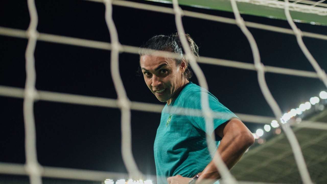 Marta em treino da seleção brasileira feminina para Tóquio - 2021