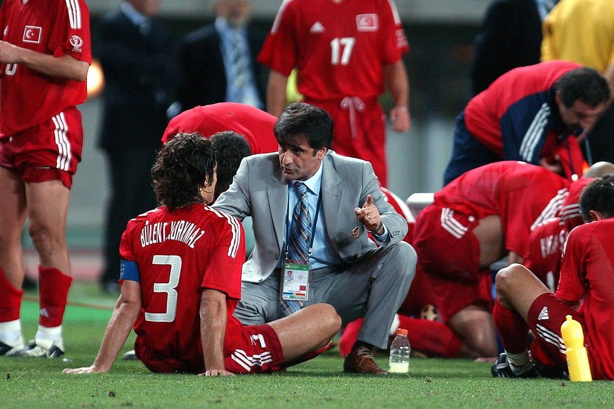 Bulent Korkmaz Senol Gunes Turkey Senegal 06/22/02