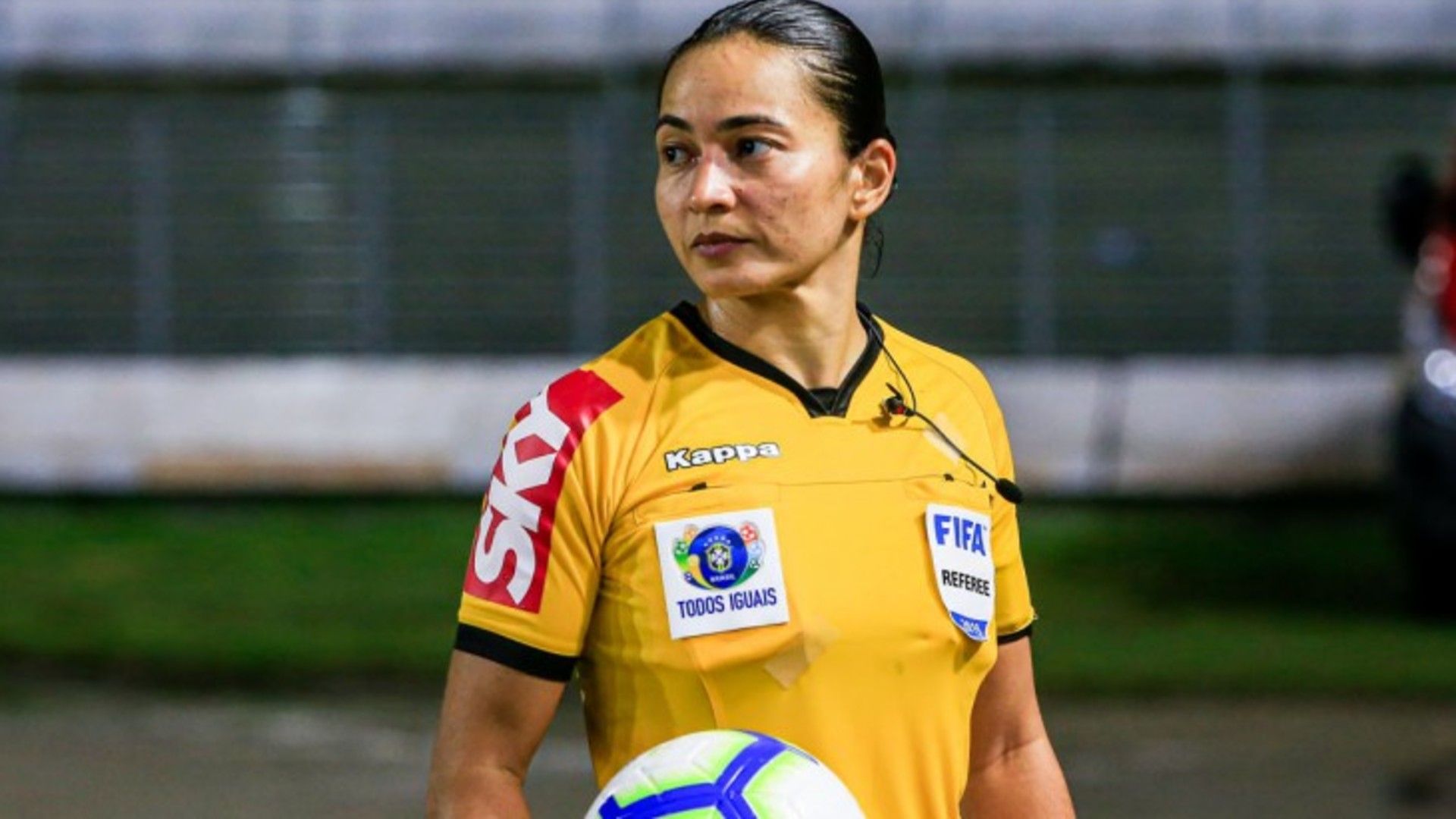 ARBITRAGEM RUIM! Atuação da árbitra Edna Alves é criticada por Corintianos após o clássico!