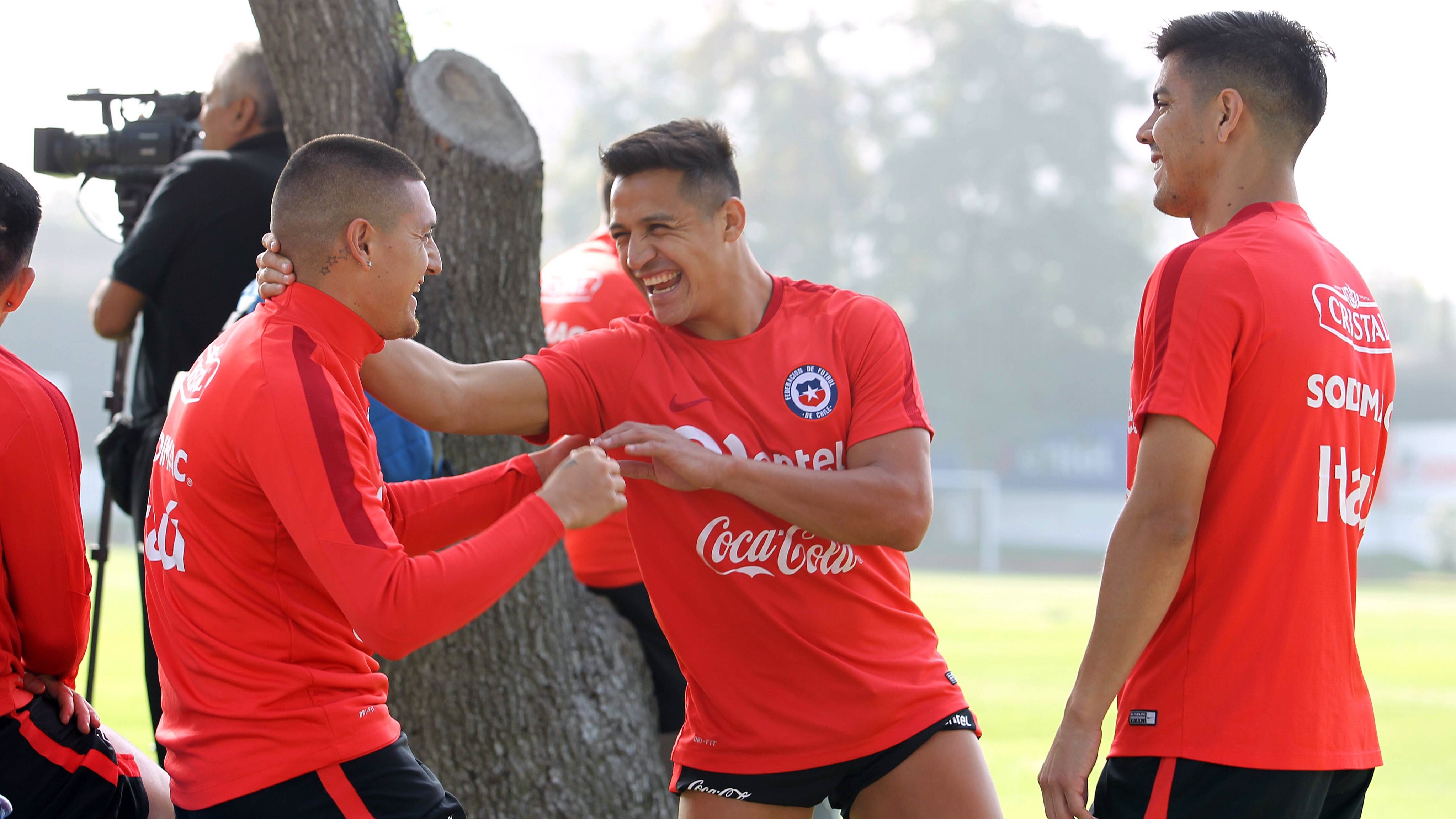 Francisco Silva, Nicolás Castillo y Alexis Sánchez Chile training 250317
