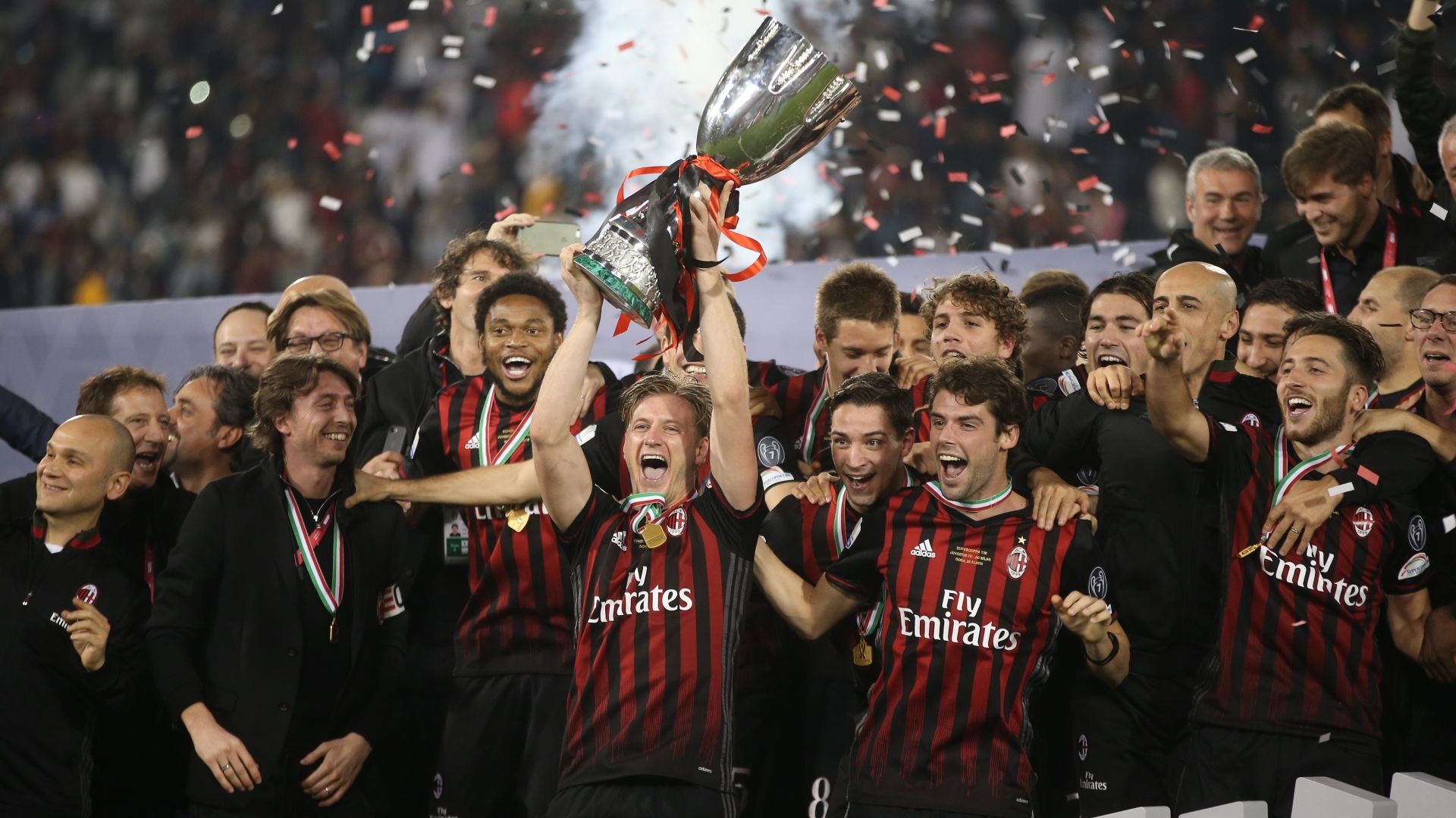 Milan celebrate Supercoppa Italiana 2016