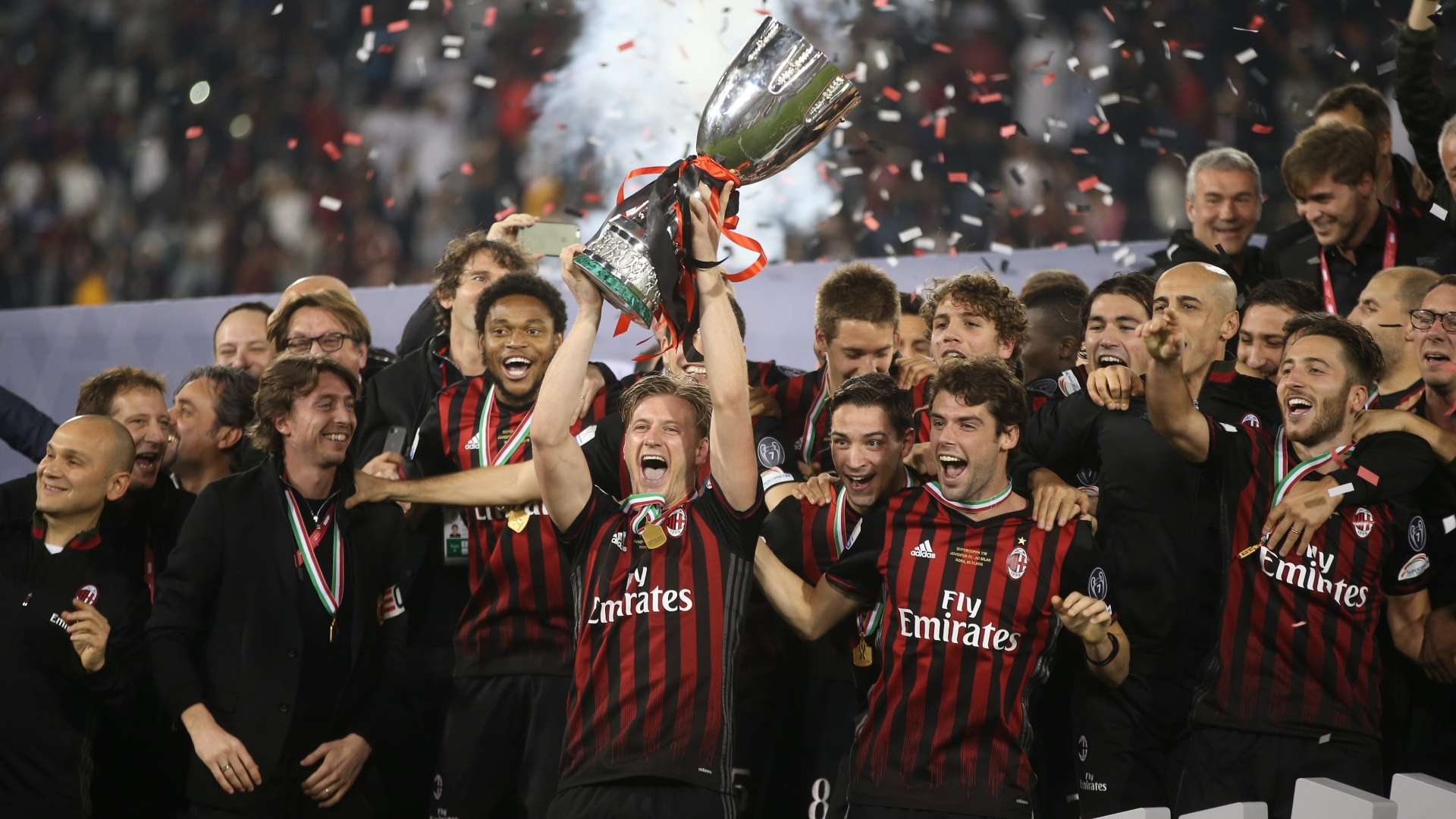 Milan celebrate Supercoppa Italiana 2016