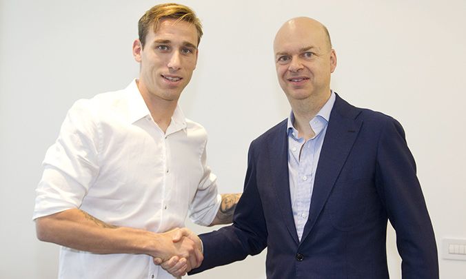 Lucas Biglia Marco Fassone AC Milan