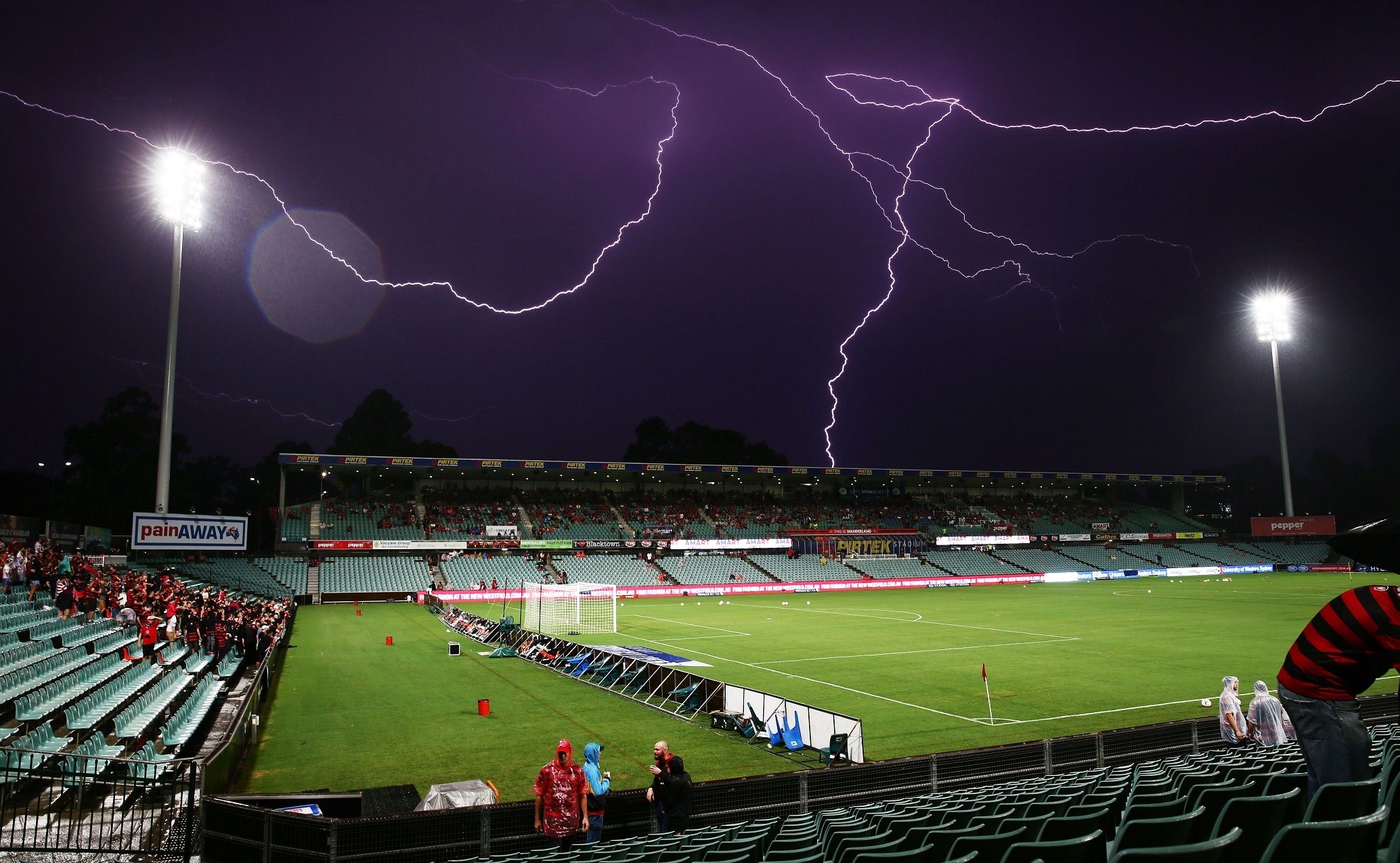 Lightning Pirtek Stadium Western Sydney Wanderers Melbourne City FC A-League 11032015