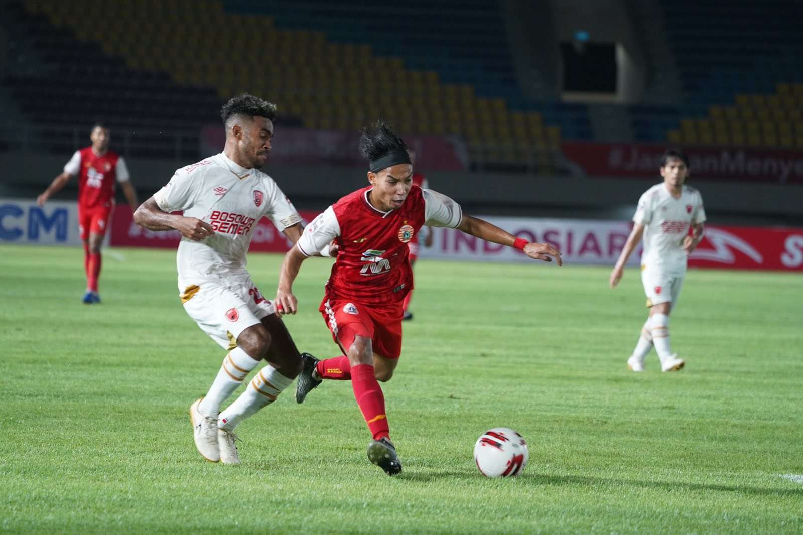 Yakob Sayuri (PSM Makassar) - Novri Setiawan (Persija Jakarta)