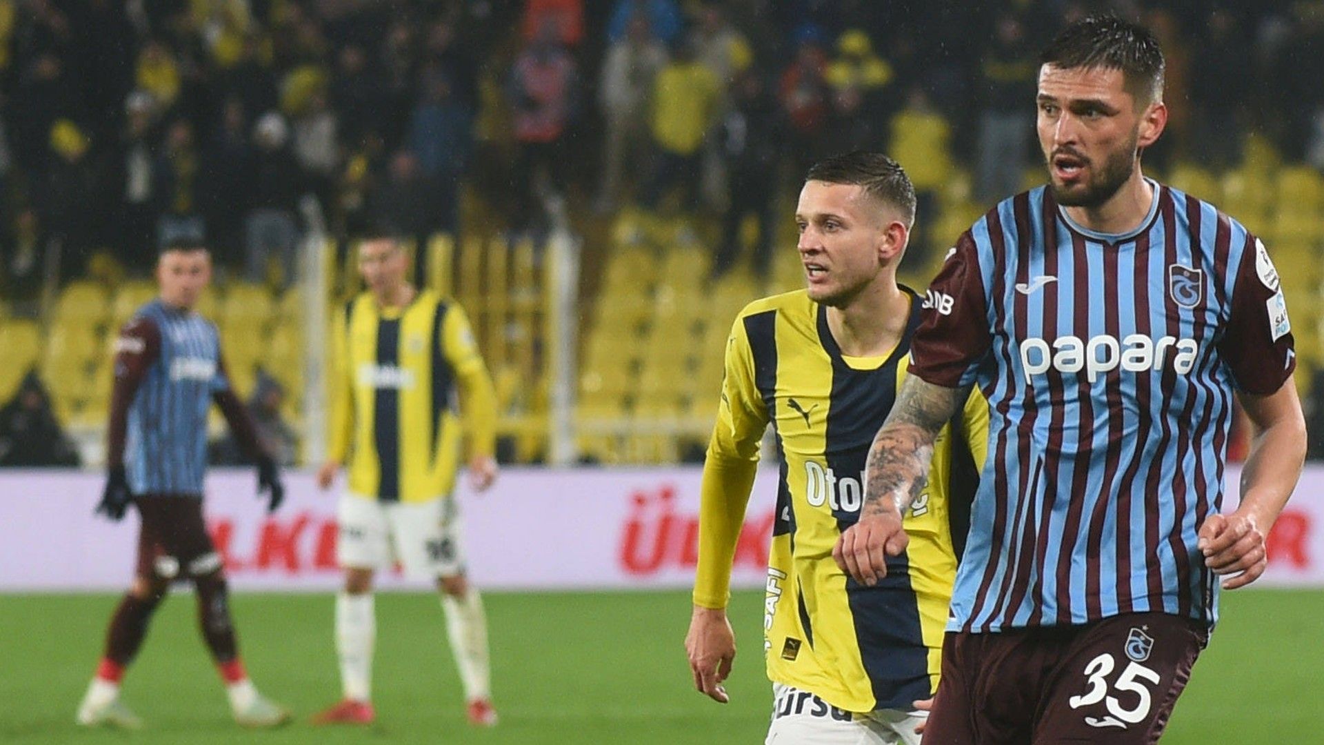  Sebastian Szymanski (53) of Fenerbahce and Okay Yokuslu of Trabzonspor 