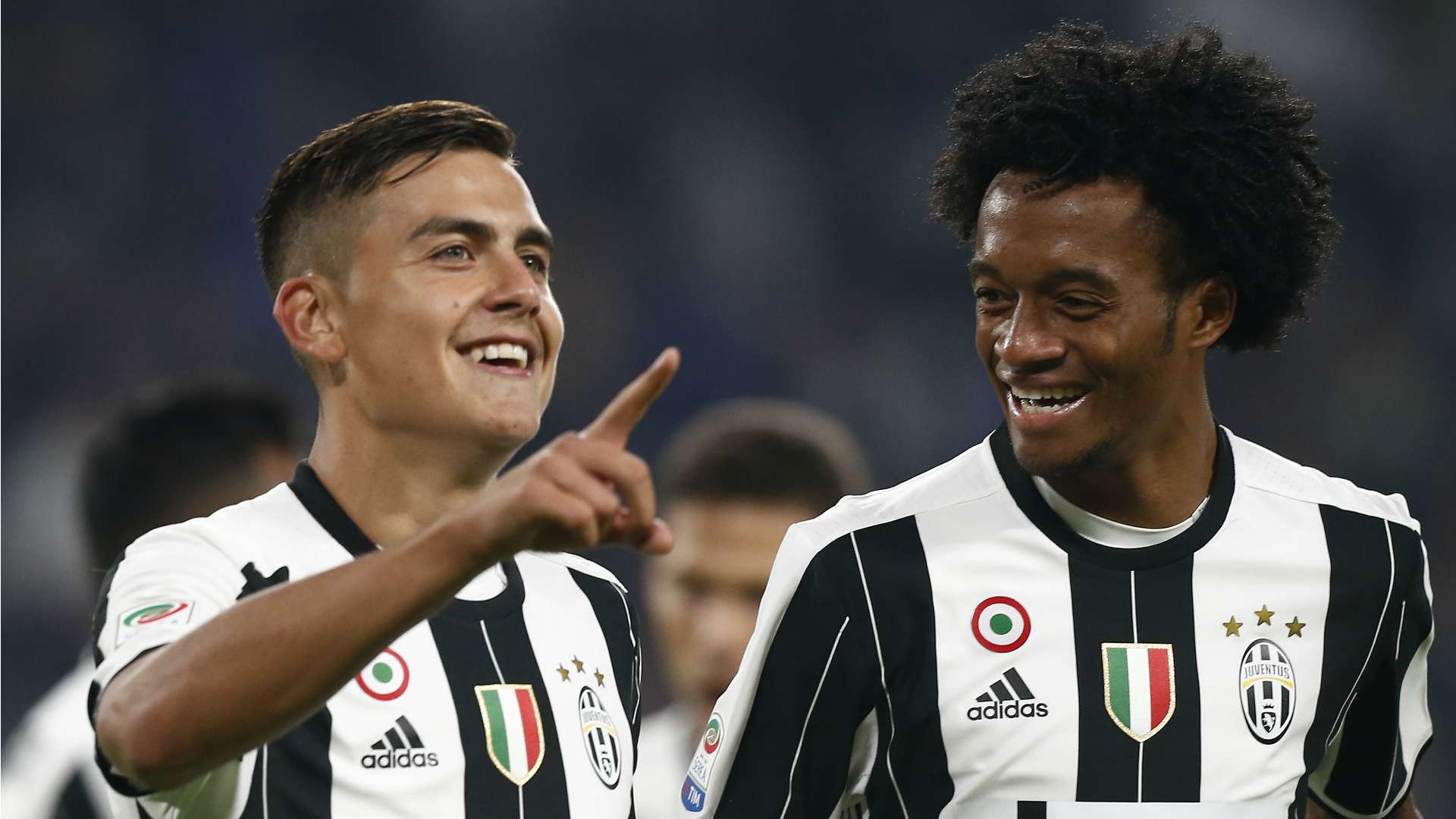 Paulo Dybala celebrates with Cuadrado Juventus Udinese Serie A 15102016