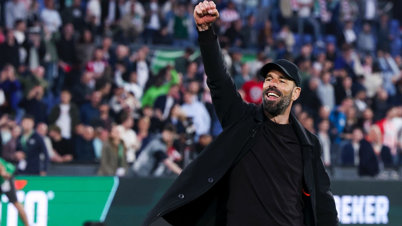 PSVのファン・ニステルローイ監督が電撃辞任 | Goal.com 日本