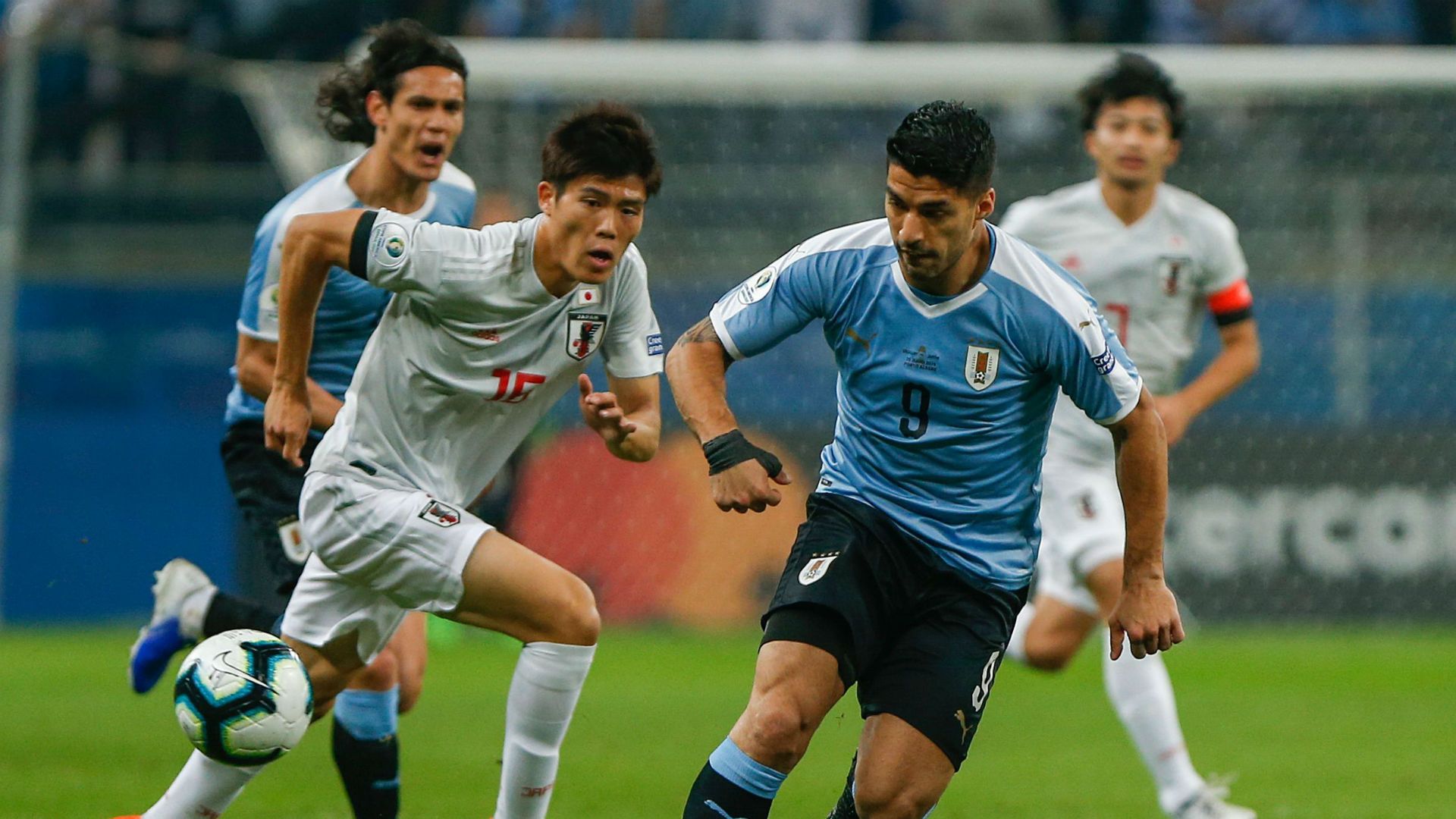 Luis Suarez Naomichi Ueda Uruguay Japan Copa America 2019