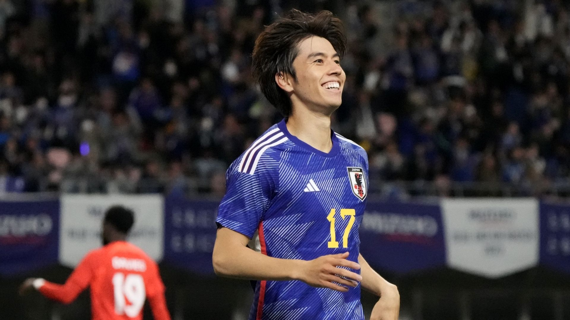 田中碧、報道陣からゴールへの質問が次々飛ぶ中…「ボランチ