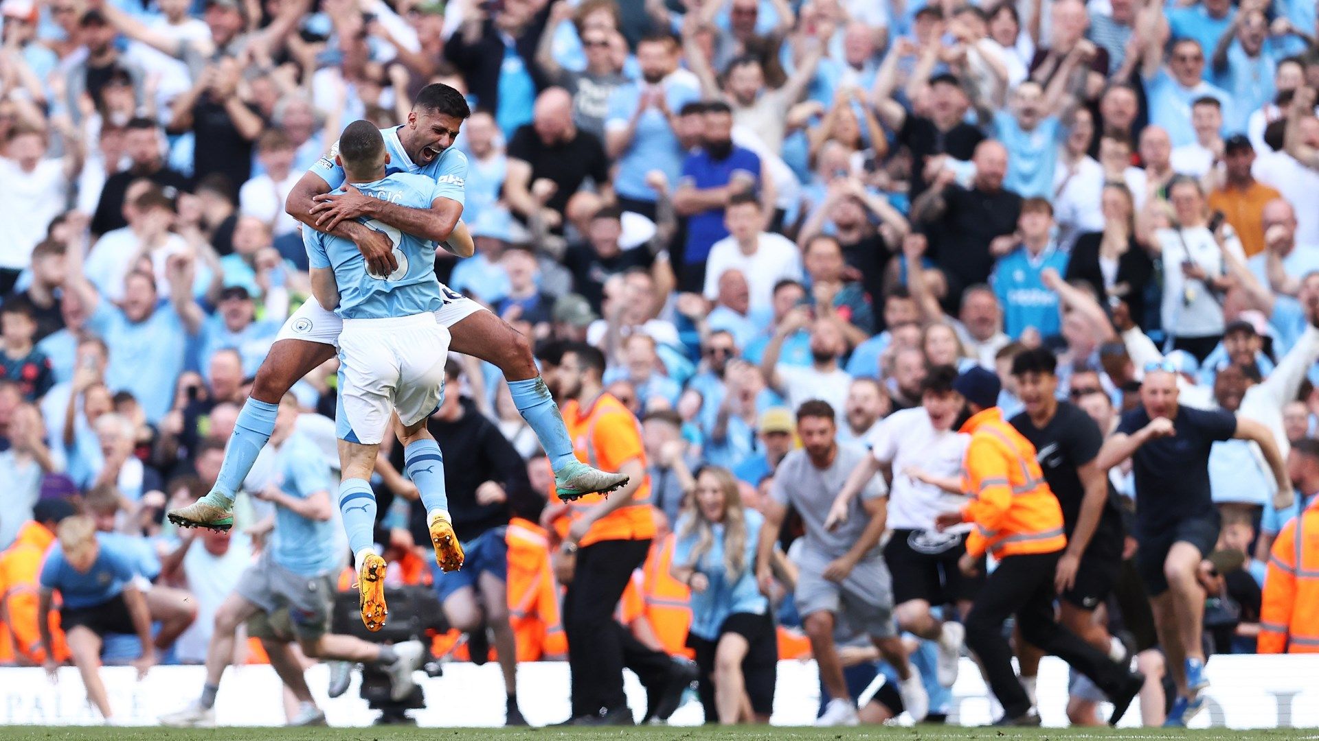 Man City pitch invasion 2