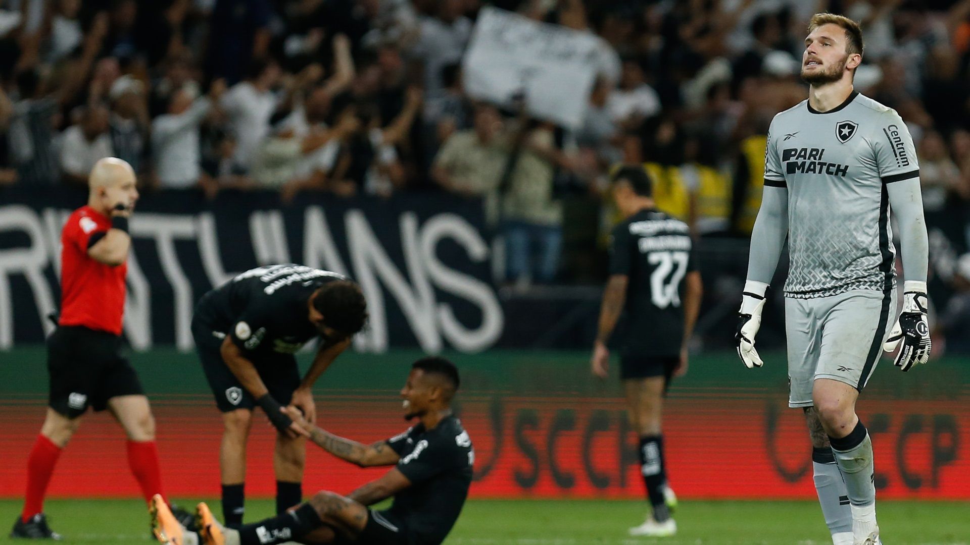 Jogadores do Botafogo após derrota para o Corinthians, pelo Brasileirão 2023