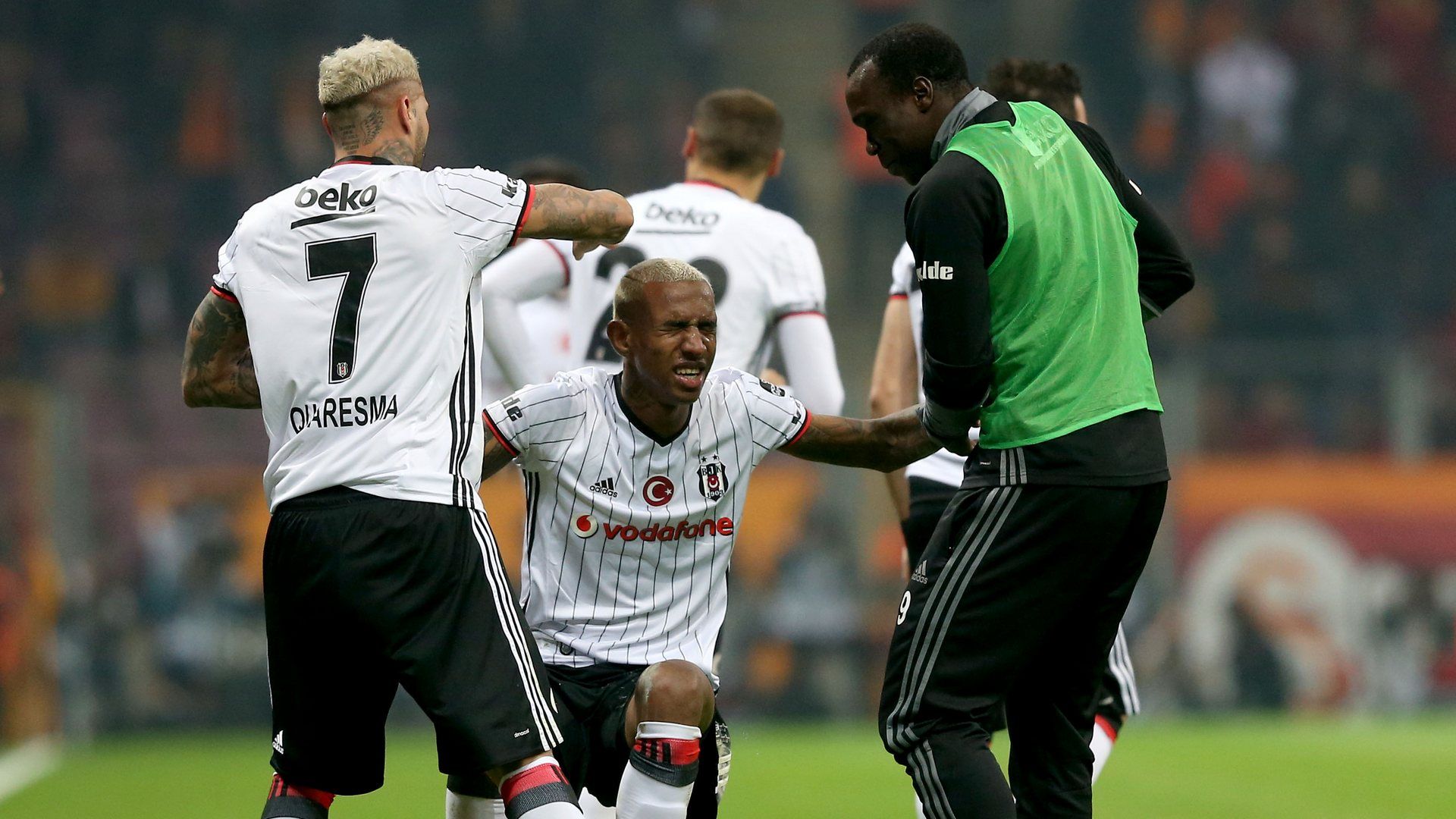 Quaresma Anderson Talisca Aboubakar Besiktas goal celebration 2272017