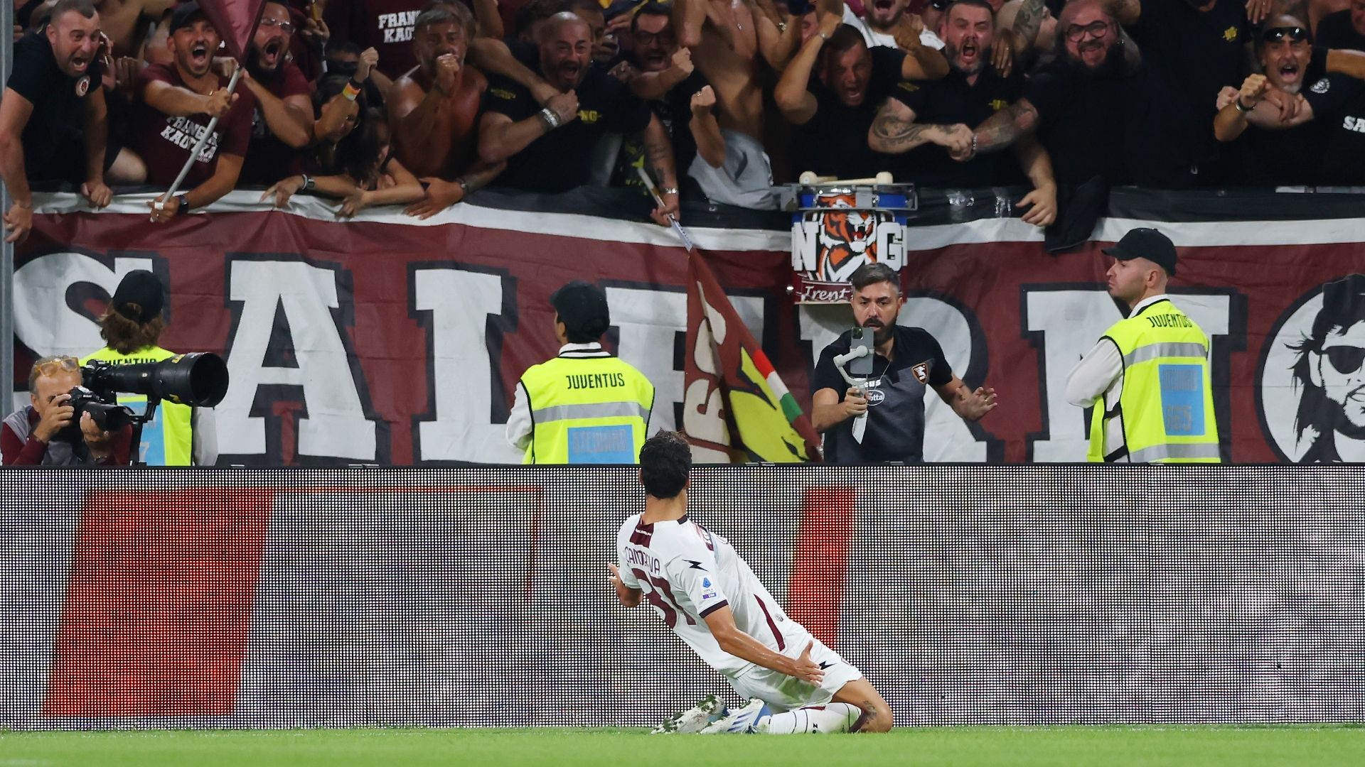 Candreva celebrating Juventus Salernitana Serie A