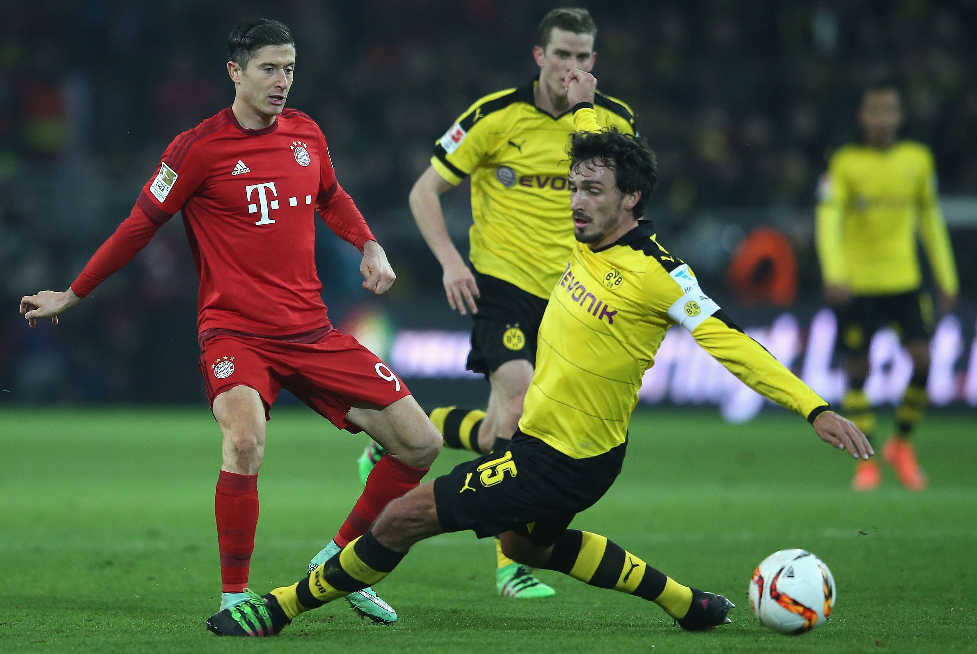 Robert Lewandowski Mats Hummels FC Bayern Borussia Dortmund