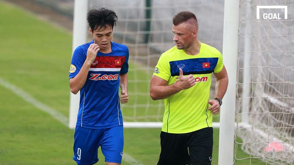 Tuyển Việt Nam tập luyện chiều 3/10