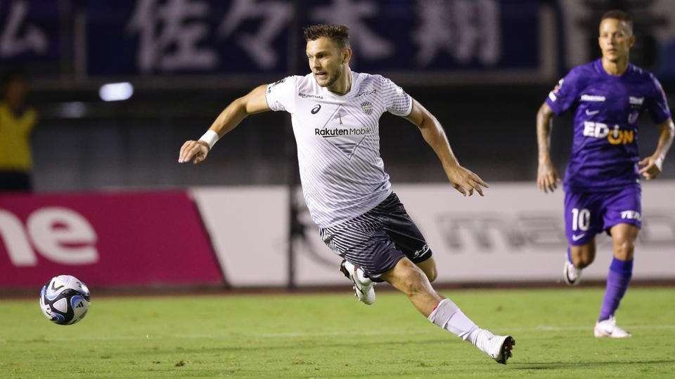 Bálint Vécsei Vissel Kobe