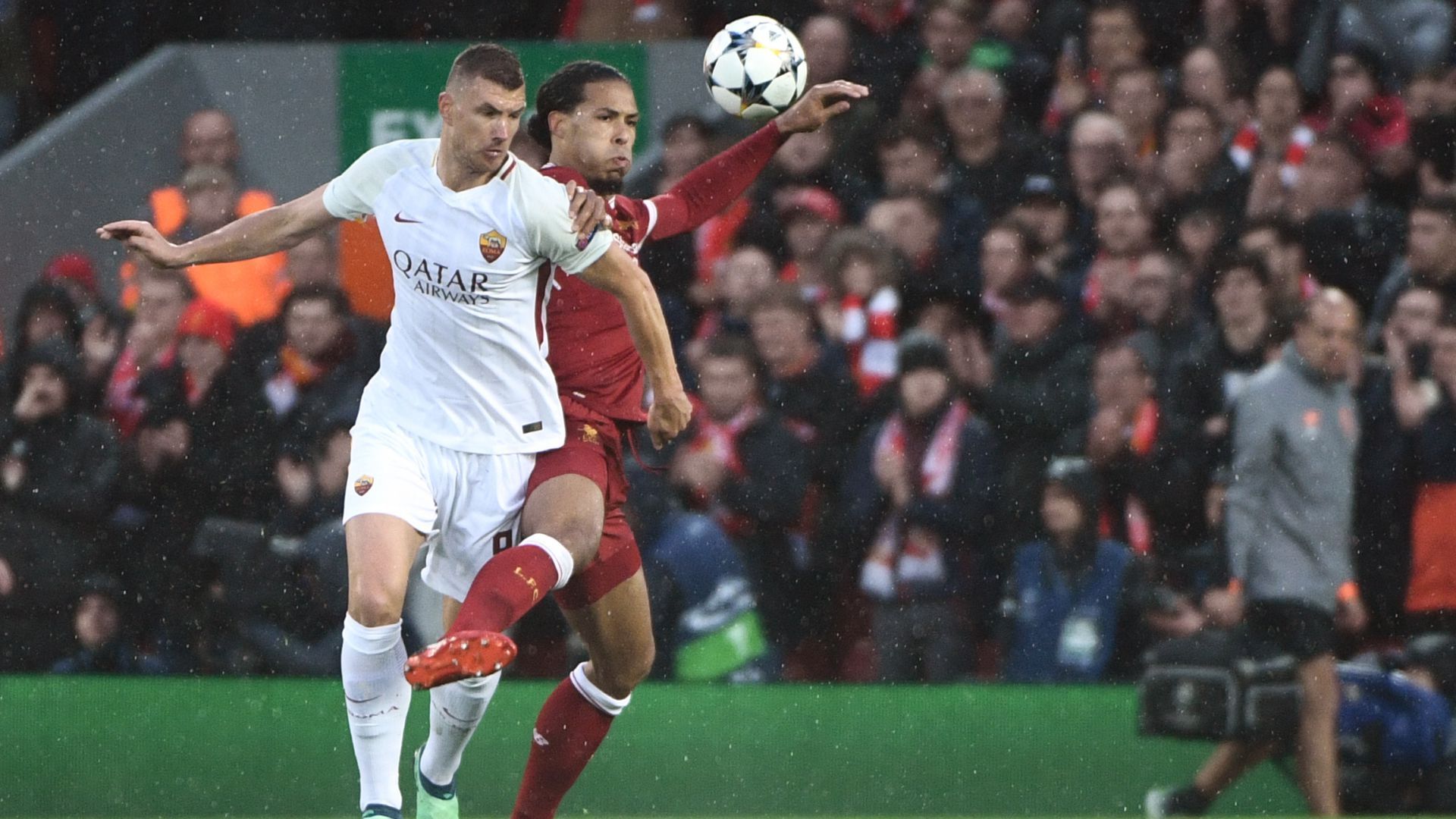 Virgil Van Dijk Edin Dzeko Liverpool Roma