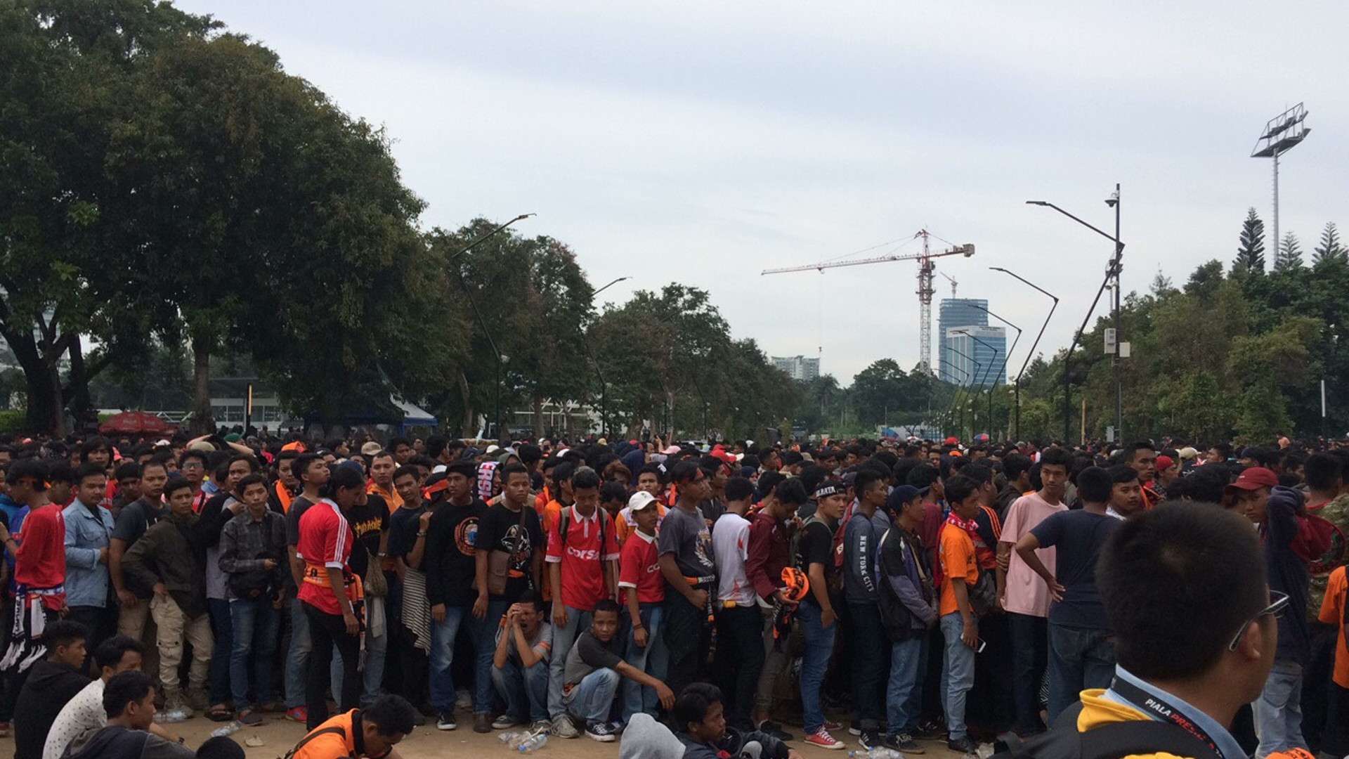Antrian Di Stadion Final Piala Presiden 2018
