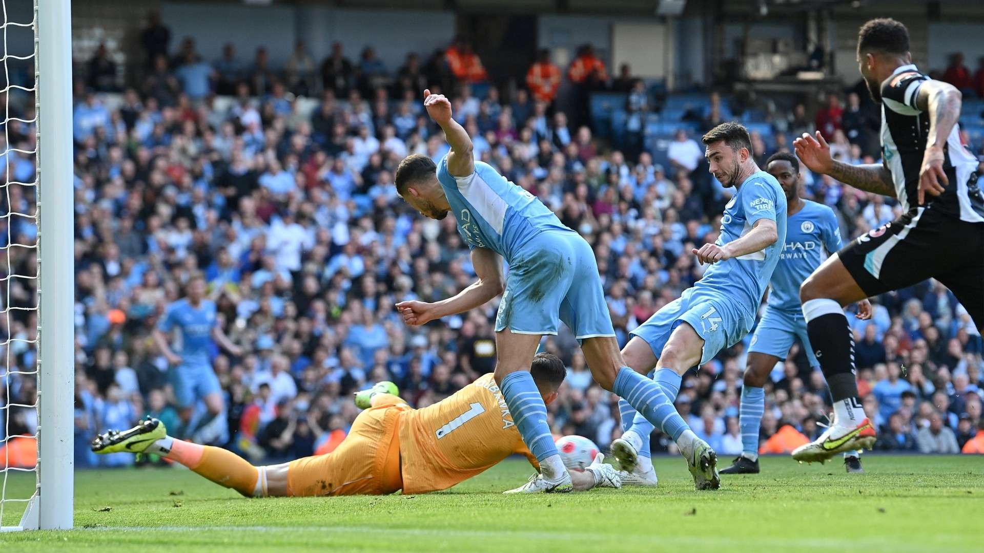 Aymeric Laporte Manchester City Newcastle 2021-22