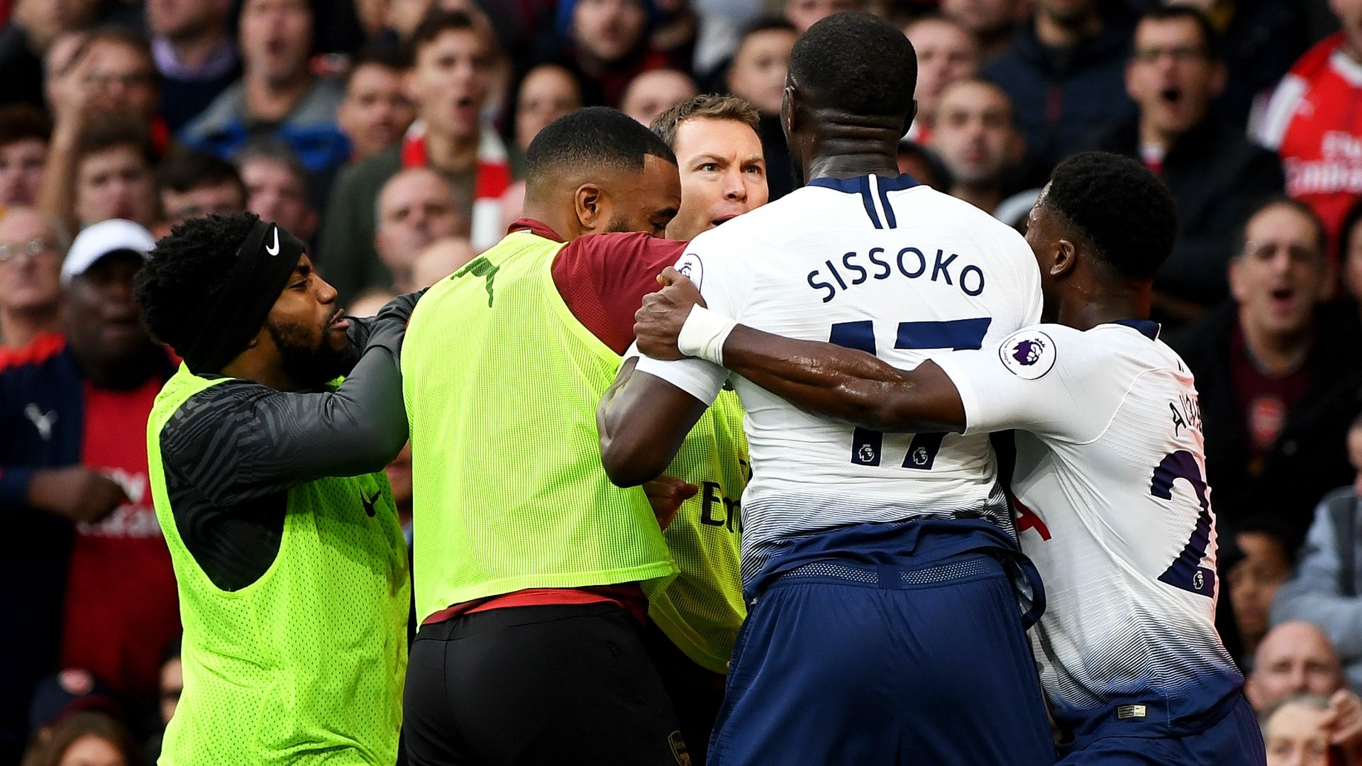 lichtsteiner arsenal tottenham