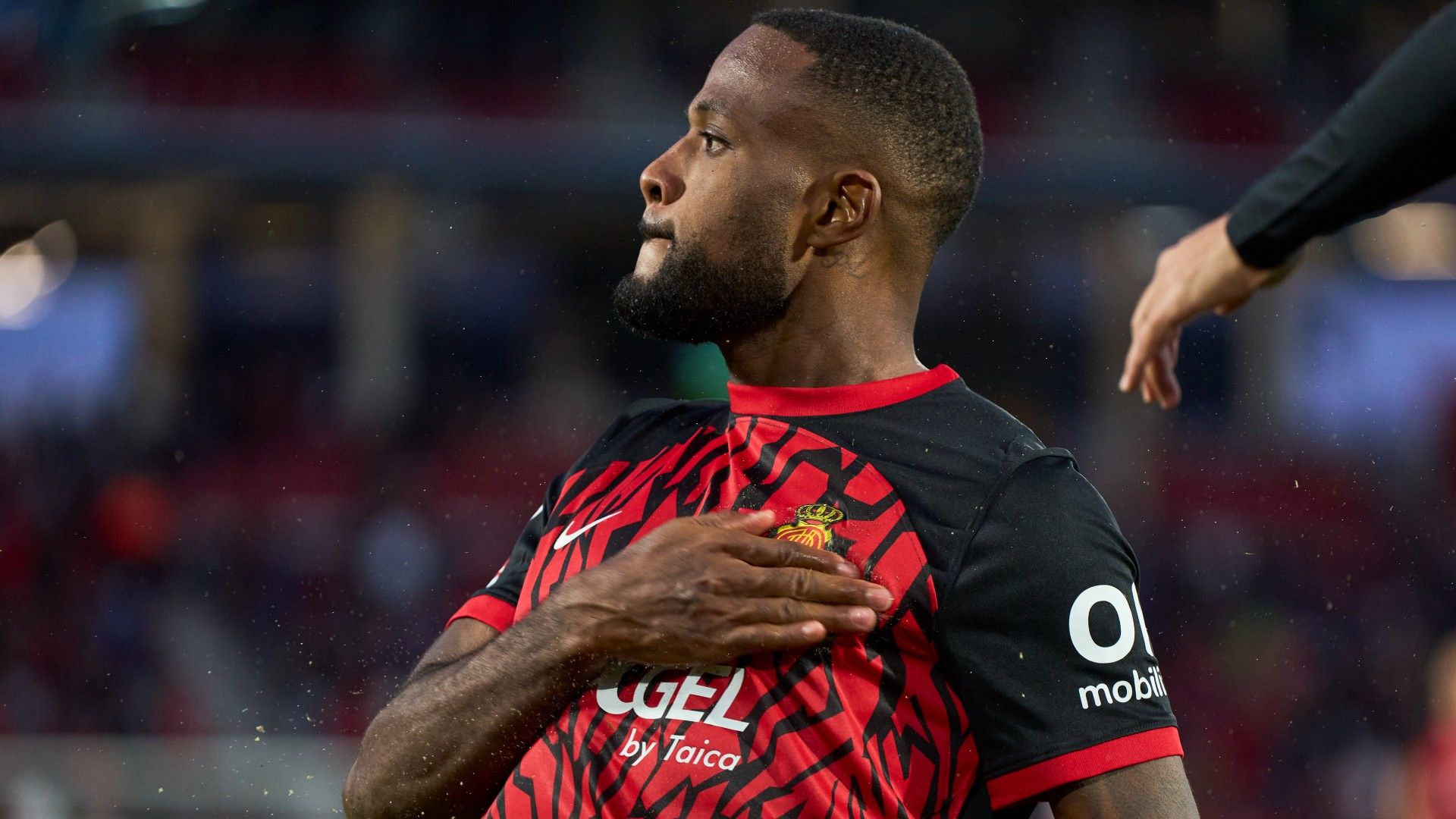  Cyle Larin of RCD Mallorca celebrates