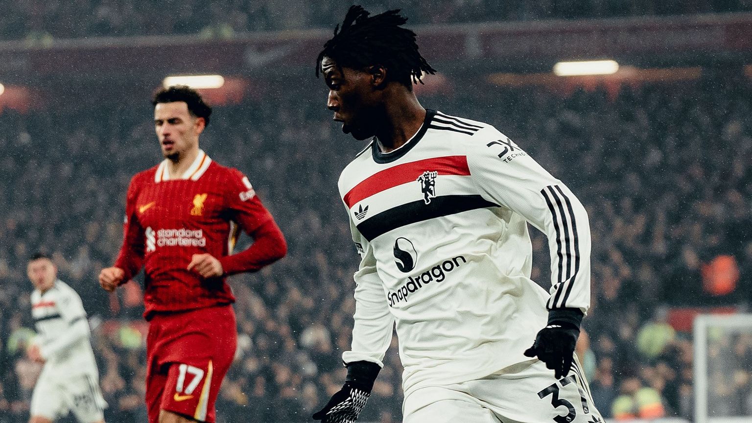 Kobbie Mainoo Man Utd 2024-25