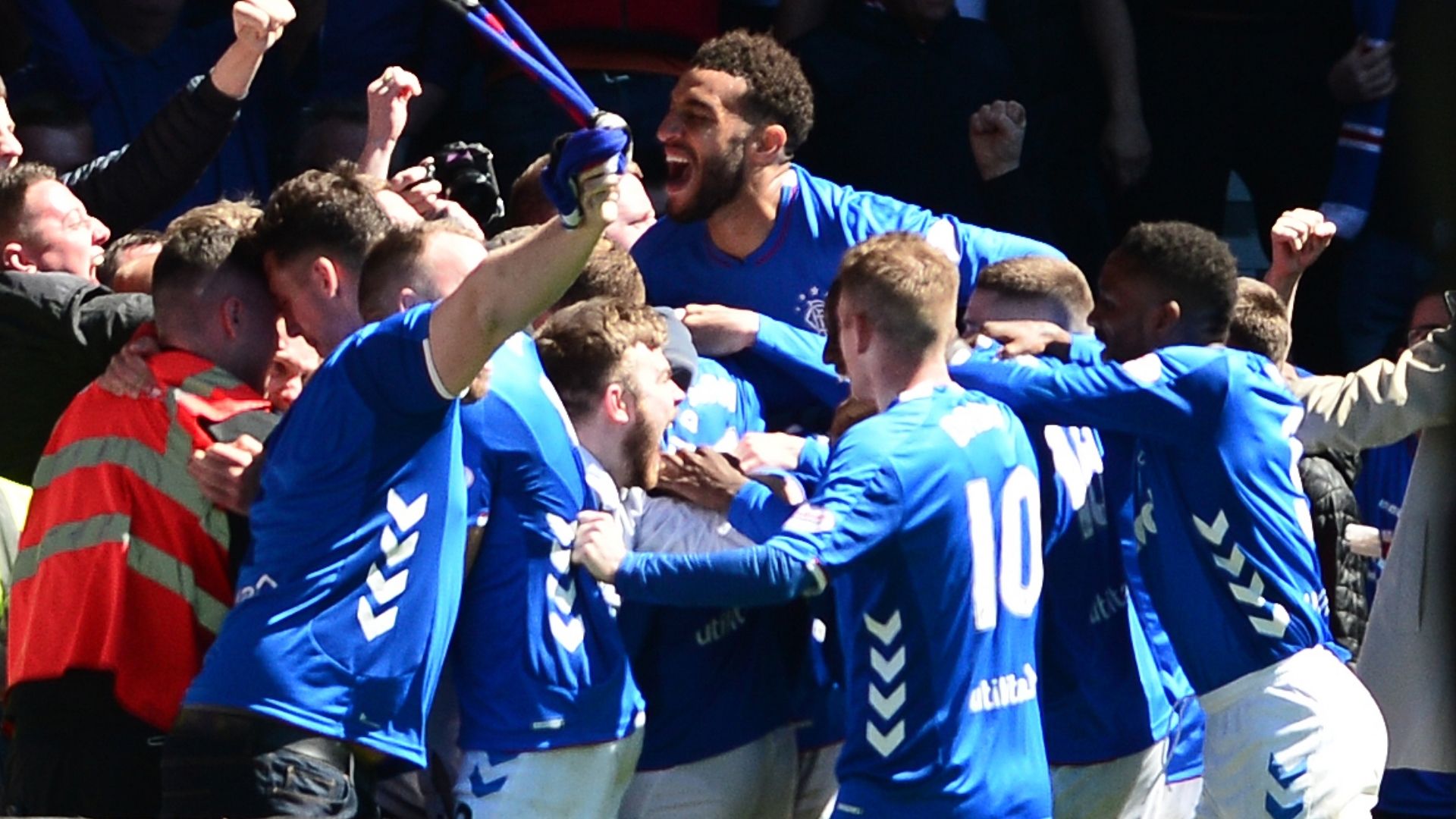 Rangers celebrate vs Celtic 2019