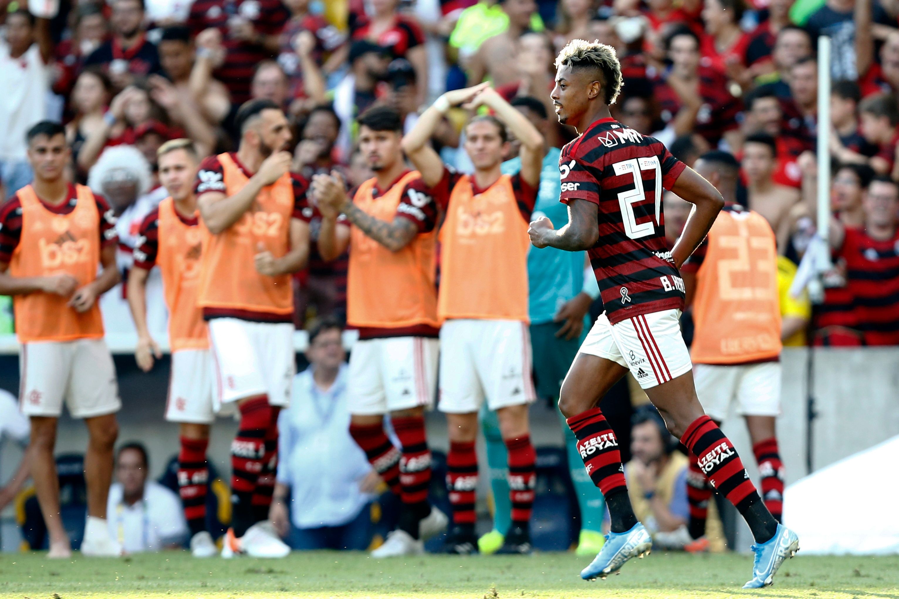 Bruno Henrique comemora gol em Flamengo x Corinthians