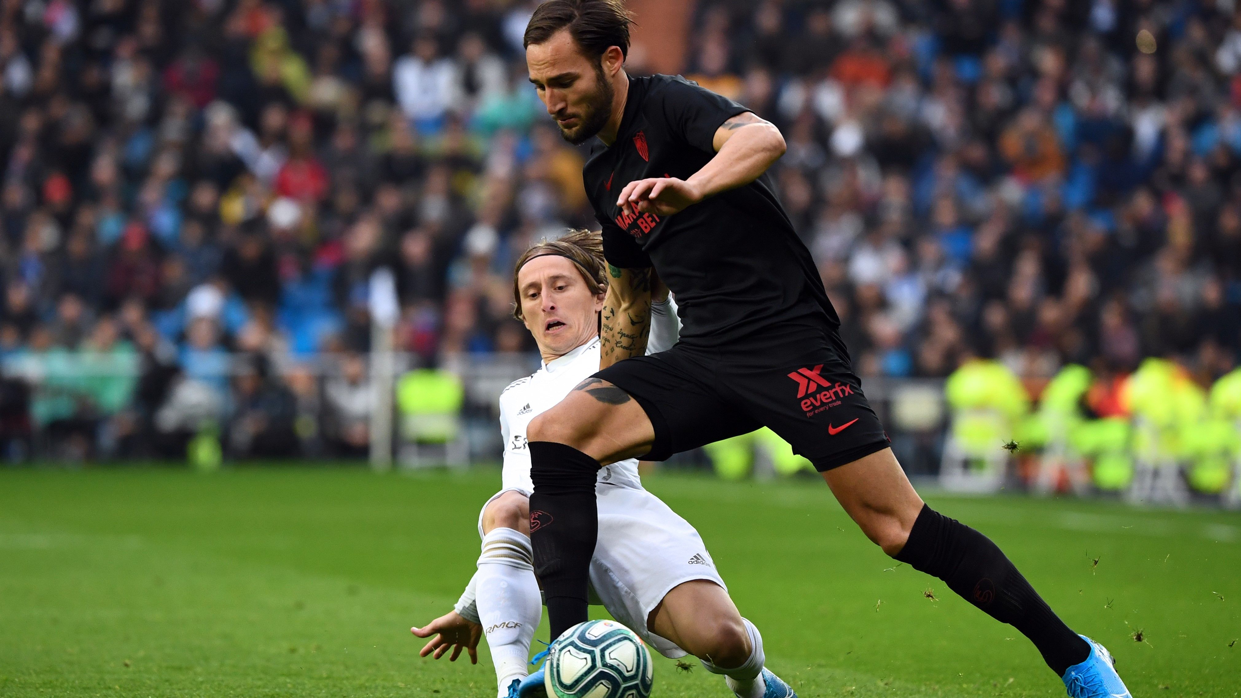 Luka Modric Nemanja Gudelj Real Madrid Sevilla LaLiga 18012020