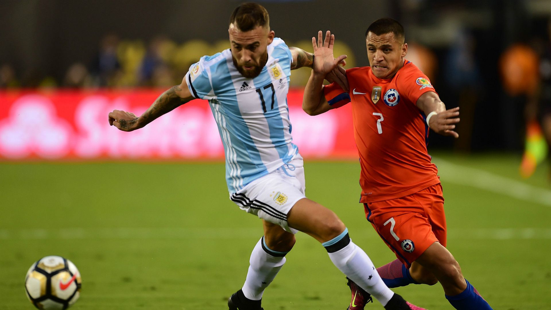 Nicolas Otamendi Alexis Sanchez Argentina Chile Final Copa America Centenario 26062016