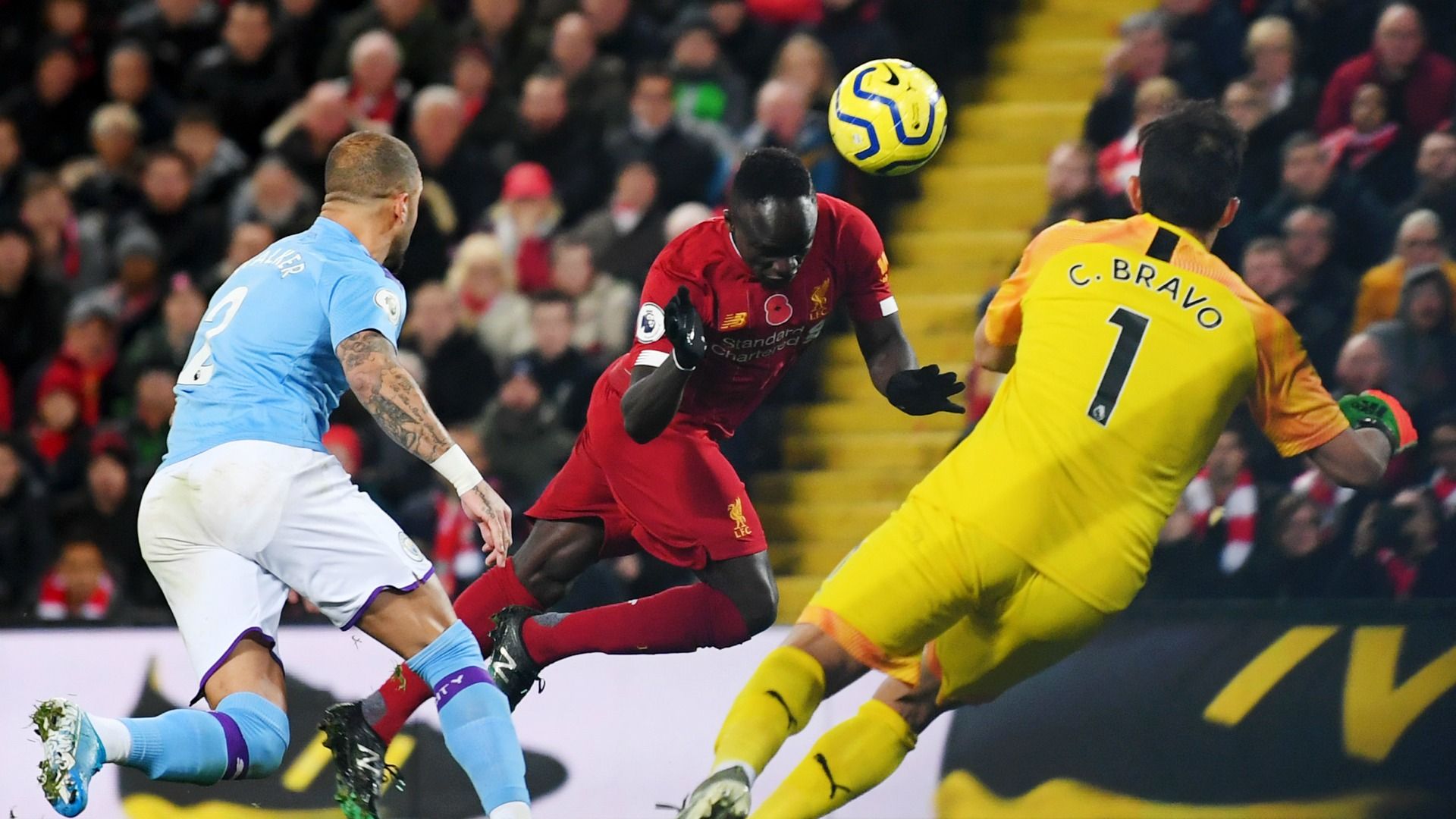 Claudio Bravo - Sadio Mané