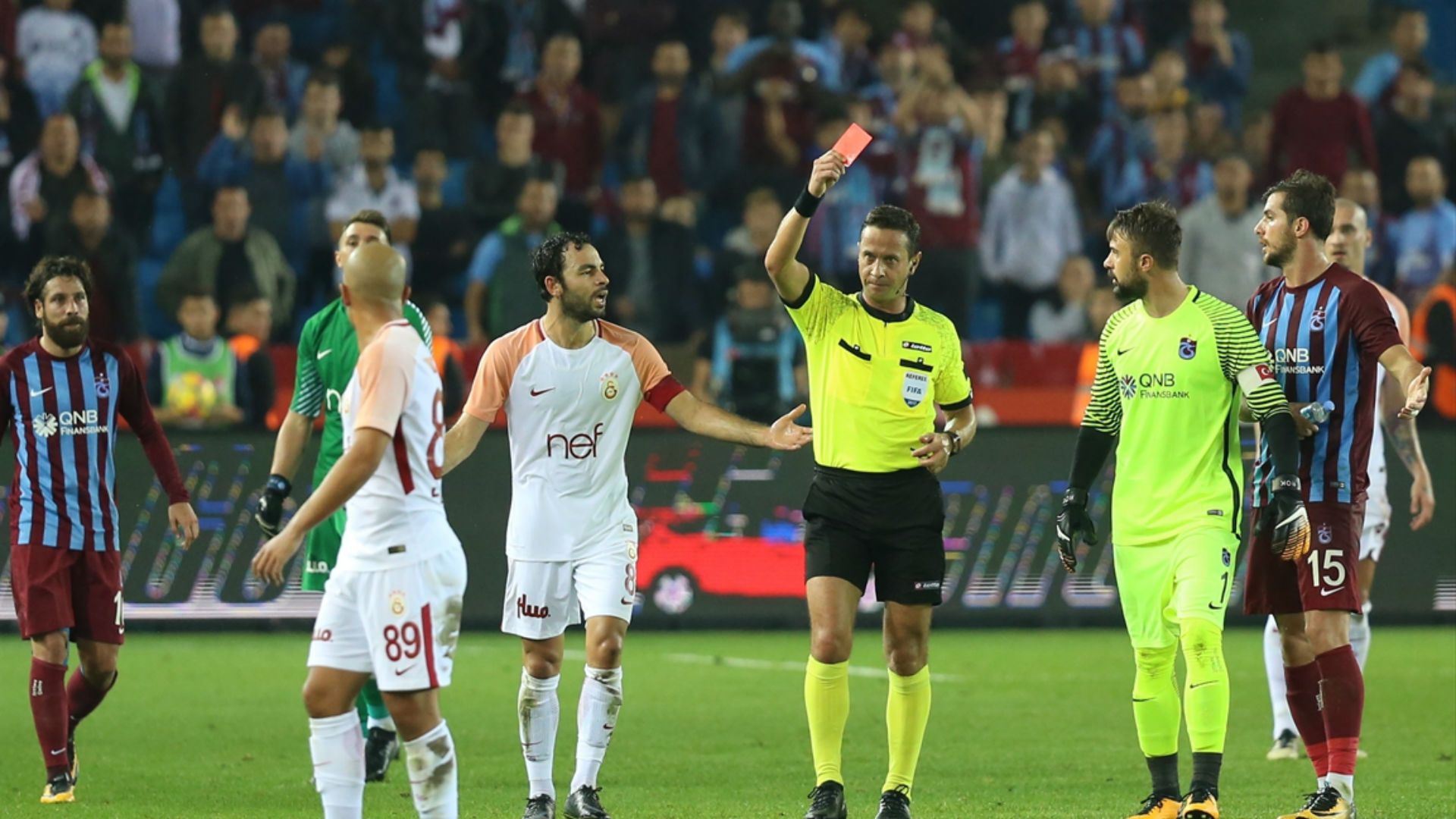 Sofiane Feghouli Olcay Sahan Trabzonspor Galatasaray 10292017