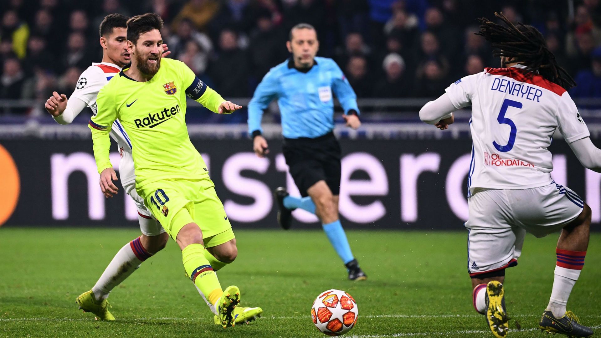 Lionel Messi Jason Denayer Lyon Barcelona Chapions League 19022019