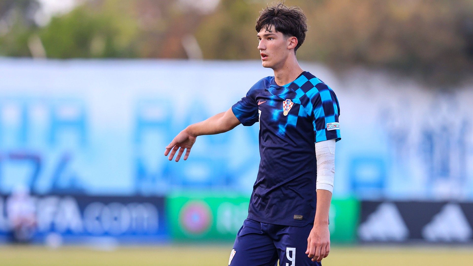 Mislav Äautuk (9 Croatia)