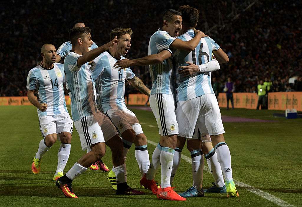 Argentina celebrate vs uruguay