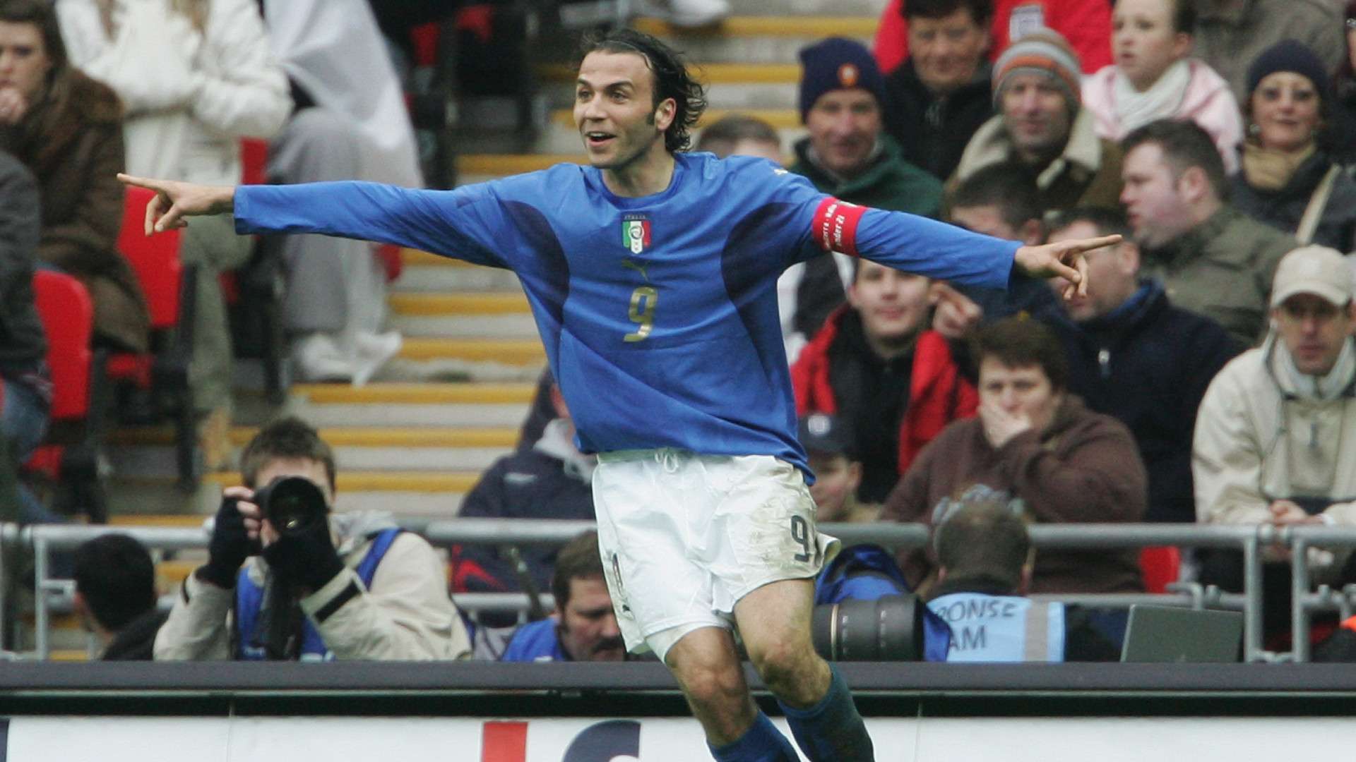 Pazzini Italy England 2007