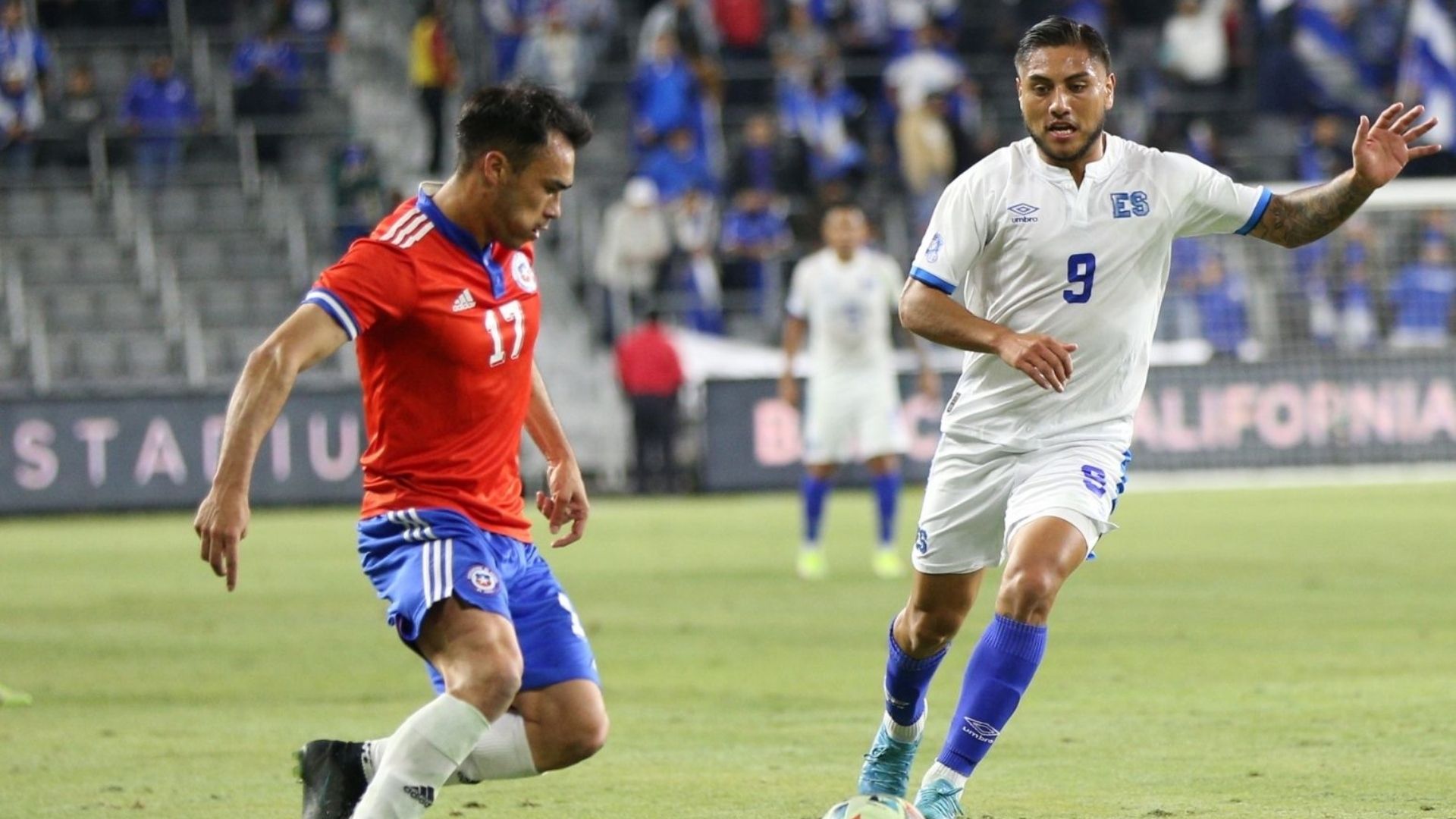 111221 El Salvador Chile Gabriel Suazo Walmer Martínez