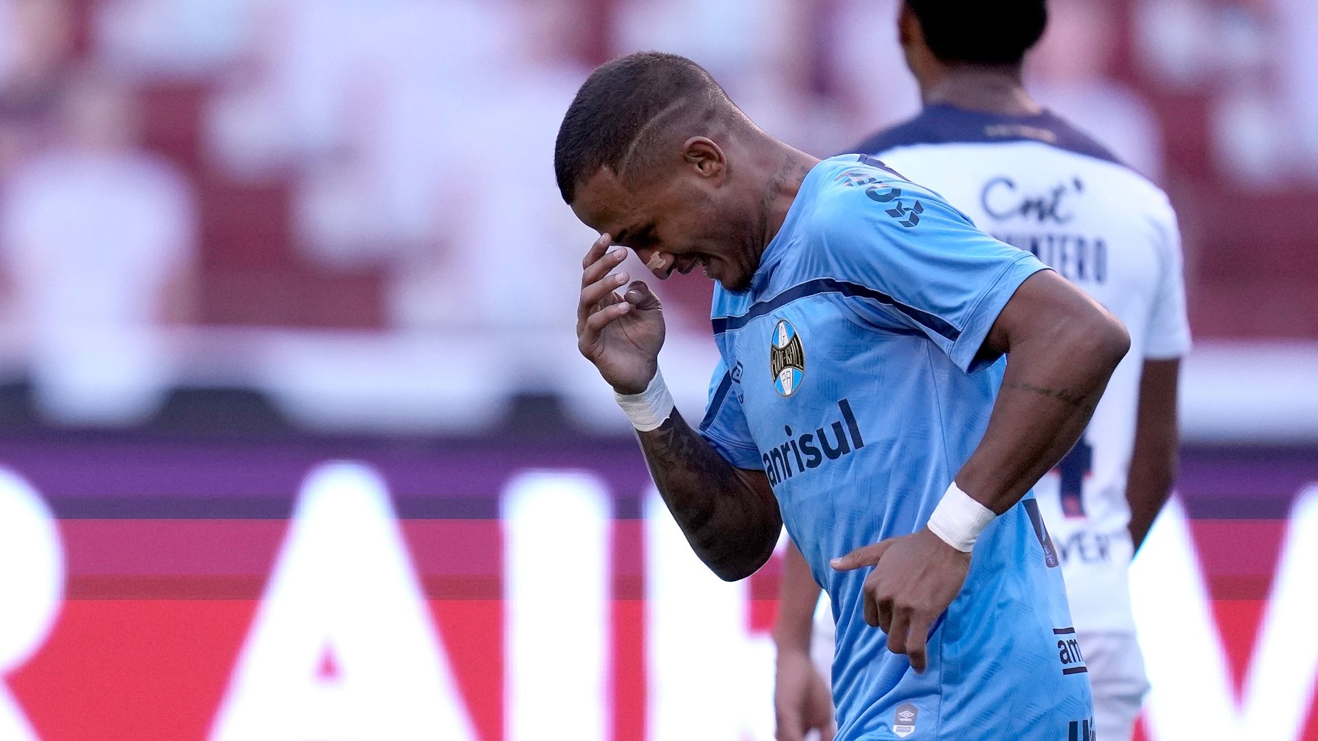 Léo Pereira comemora em LDU x Grêmio, oitavas da Sul-Americana, 13072021