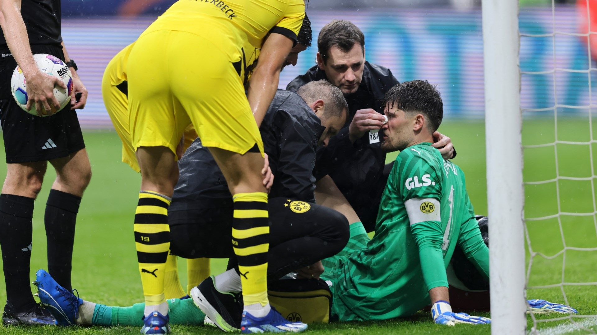 Gregor Kobel Dortmund 29102023