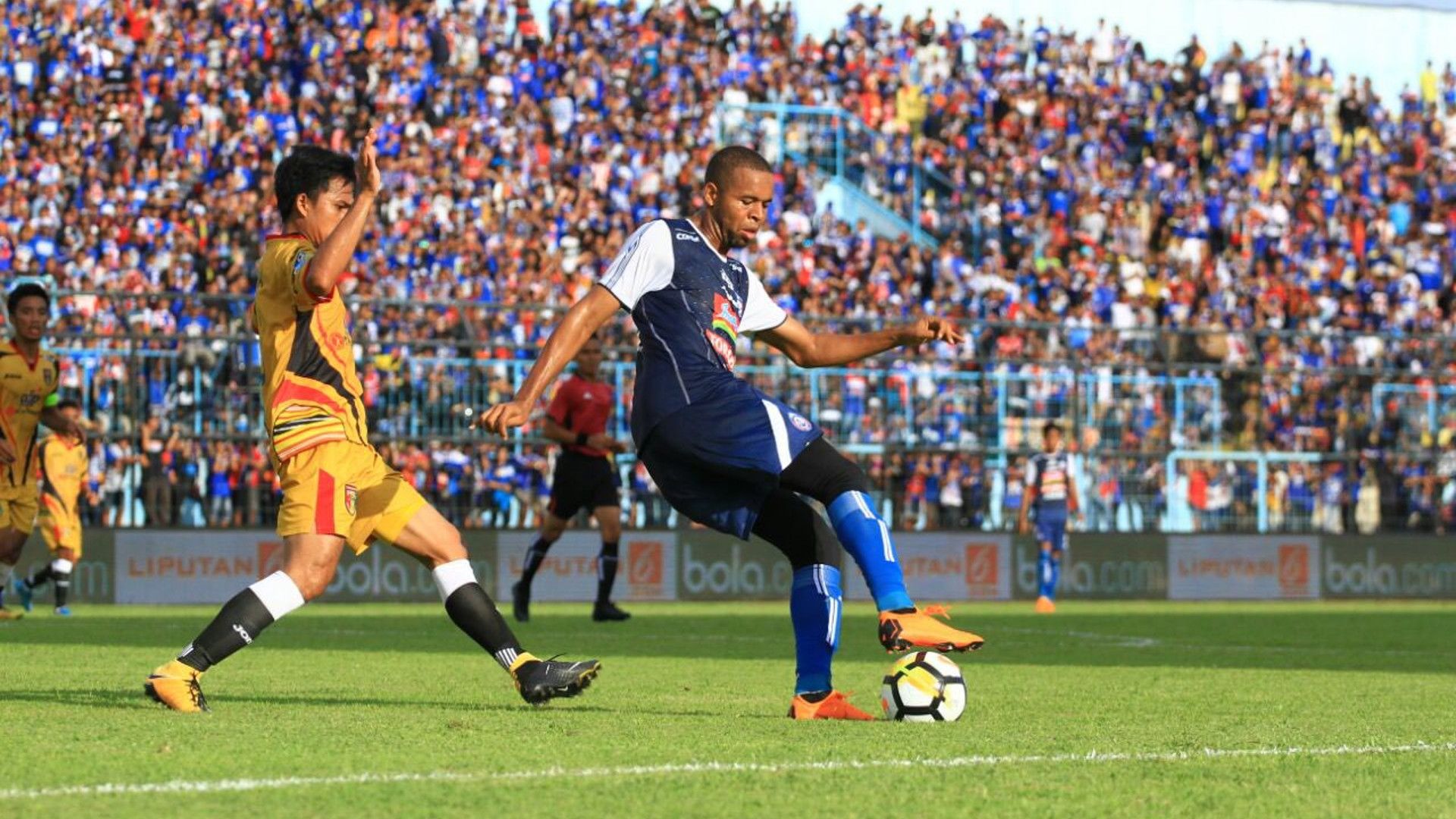 Wiganda Pradika & Thiago Furtuoso - Arema FC & Mitra Kukar