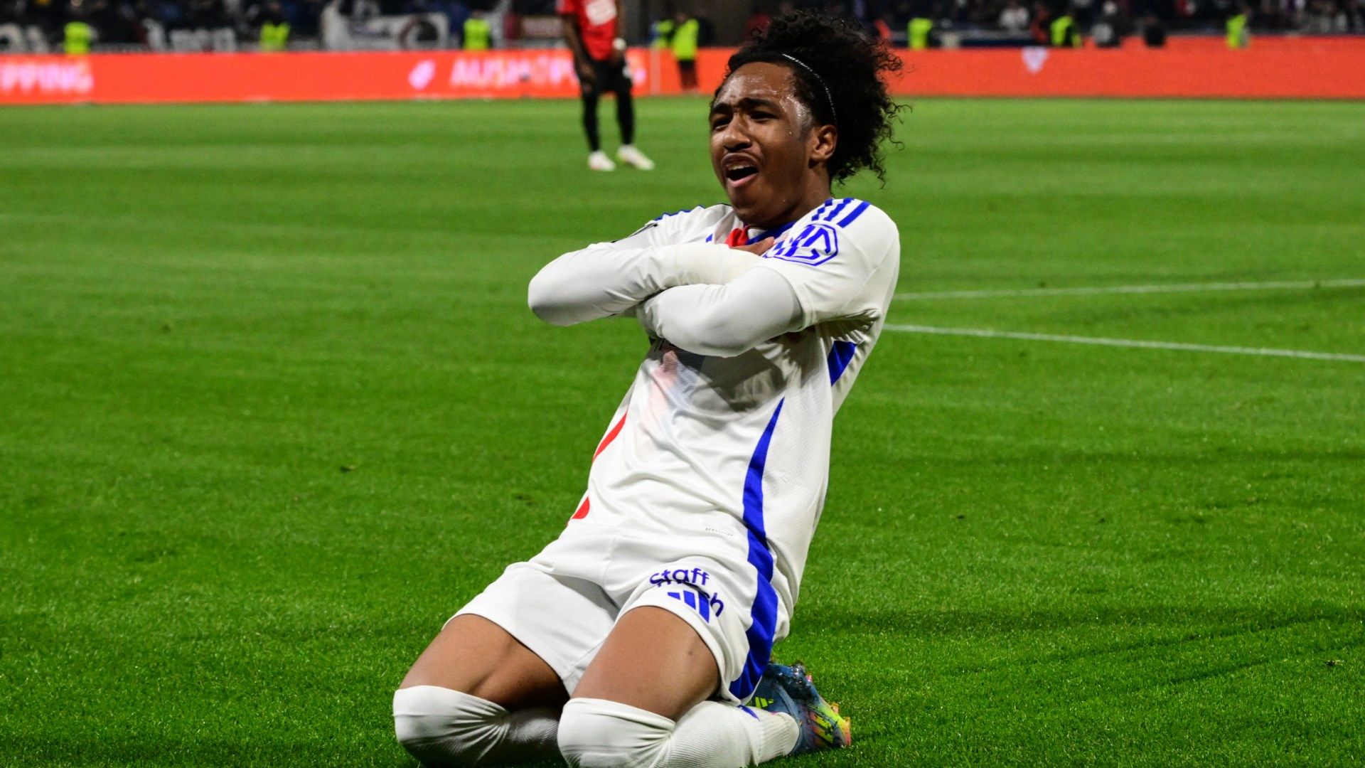 GOAL%20-%20Blank%20WEB%20-%20Facebook(2752) Transfer hint?! Liverpool & Chelsea-linked Lyon wonderkid Malick Fofana sparks speculation by training in Marcus Rashford Man Utd shirt