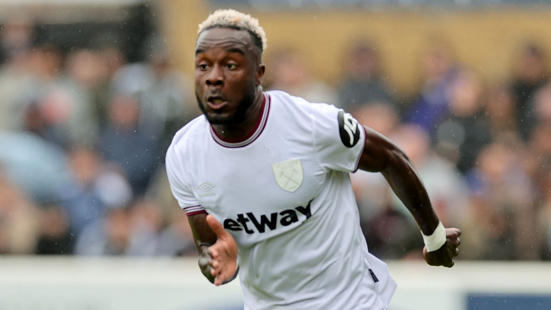 Maxwel Cornet Burnley 2023-24