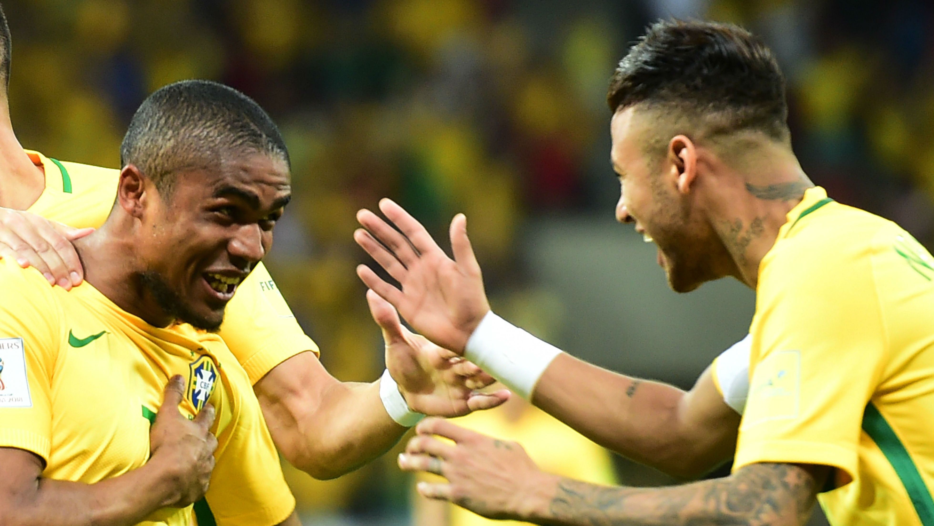 Douglas Costa Neymar Brasil Uruguai 25032016