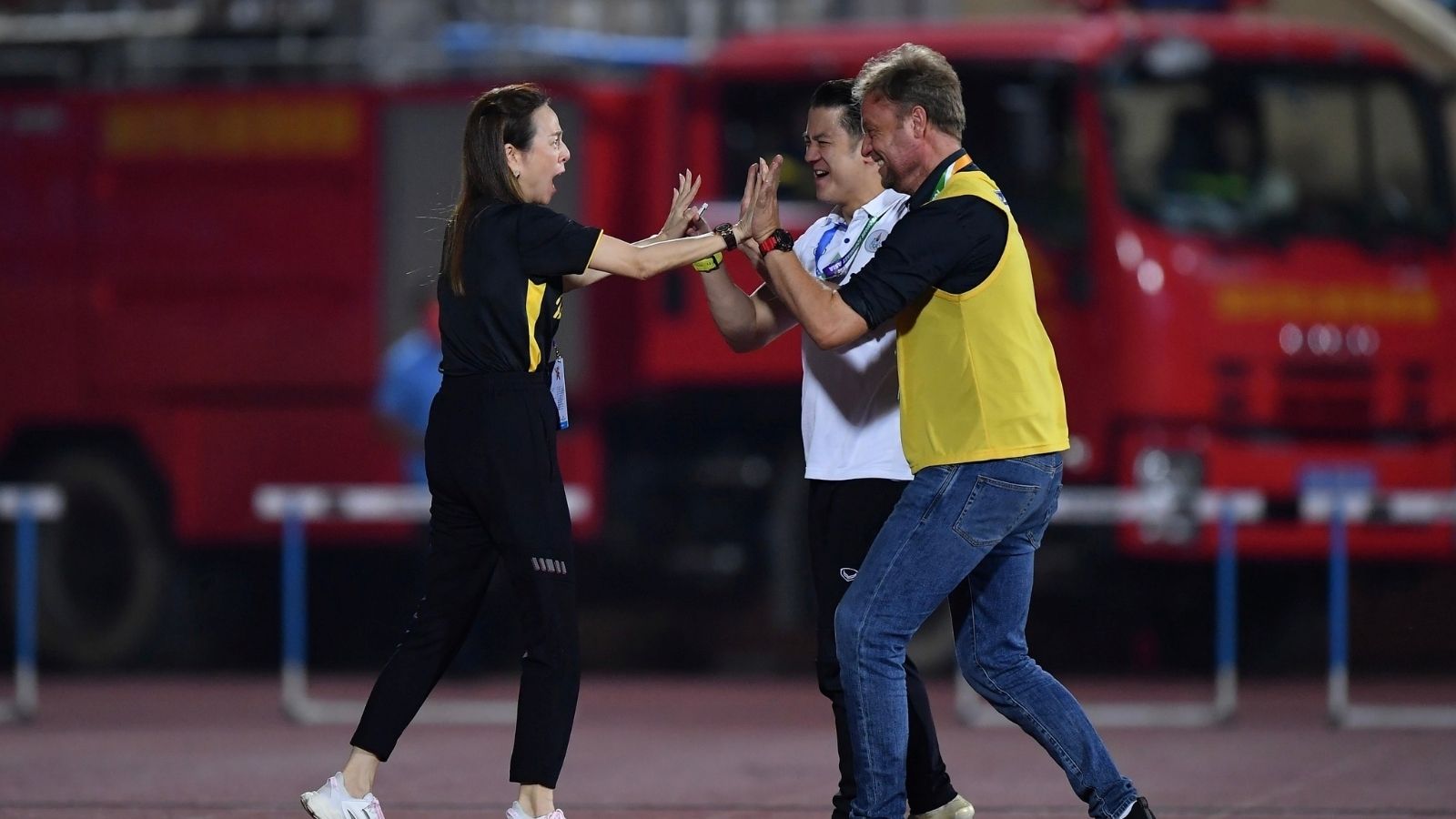 นวลพรรณ ล่ำซำ, มาโน โพลกิ้ง