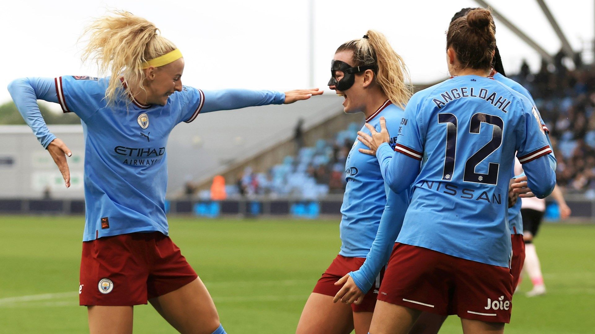 Chloe Kelly Lauren Hemp Manchester City Women 2022-23