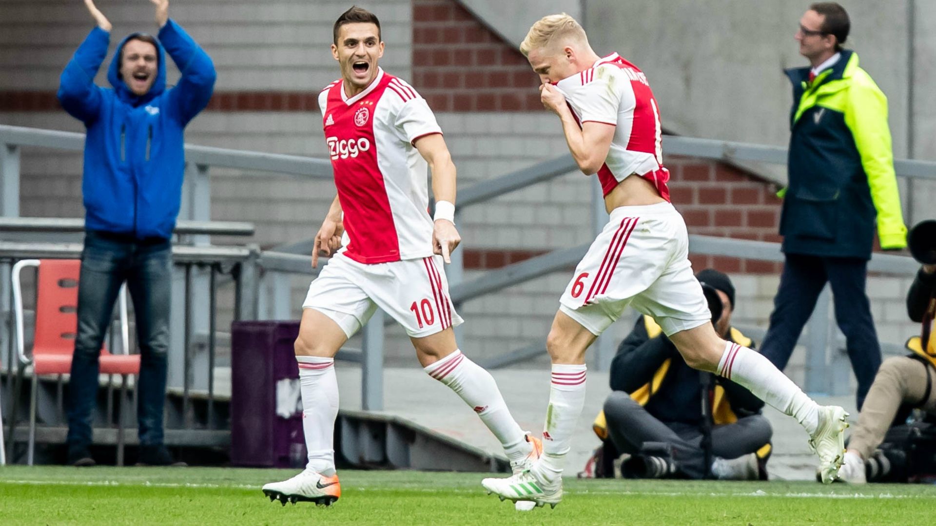 Dusan Tadic Donny van de Beek Ajax 05122019