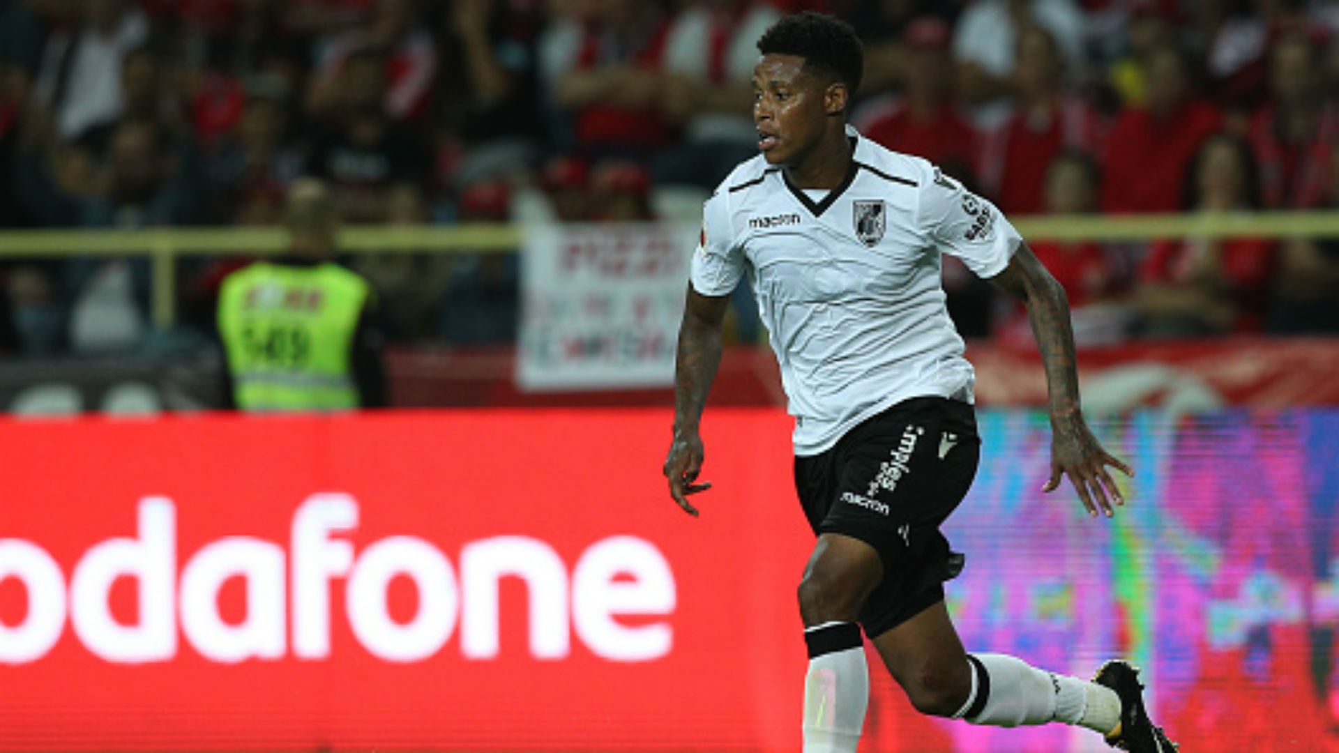 Vitoria Guimaraes, Bongani Zungu