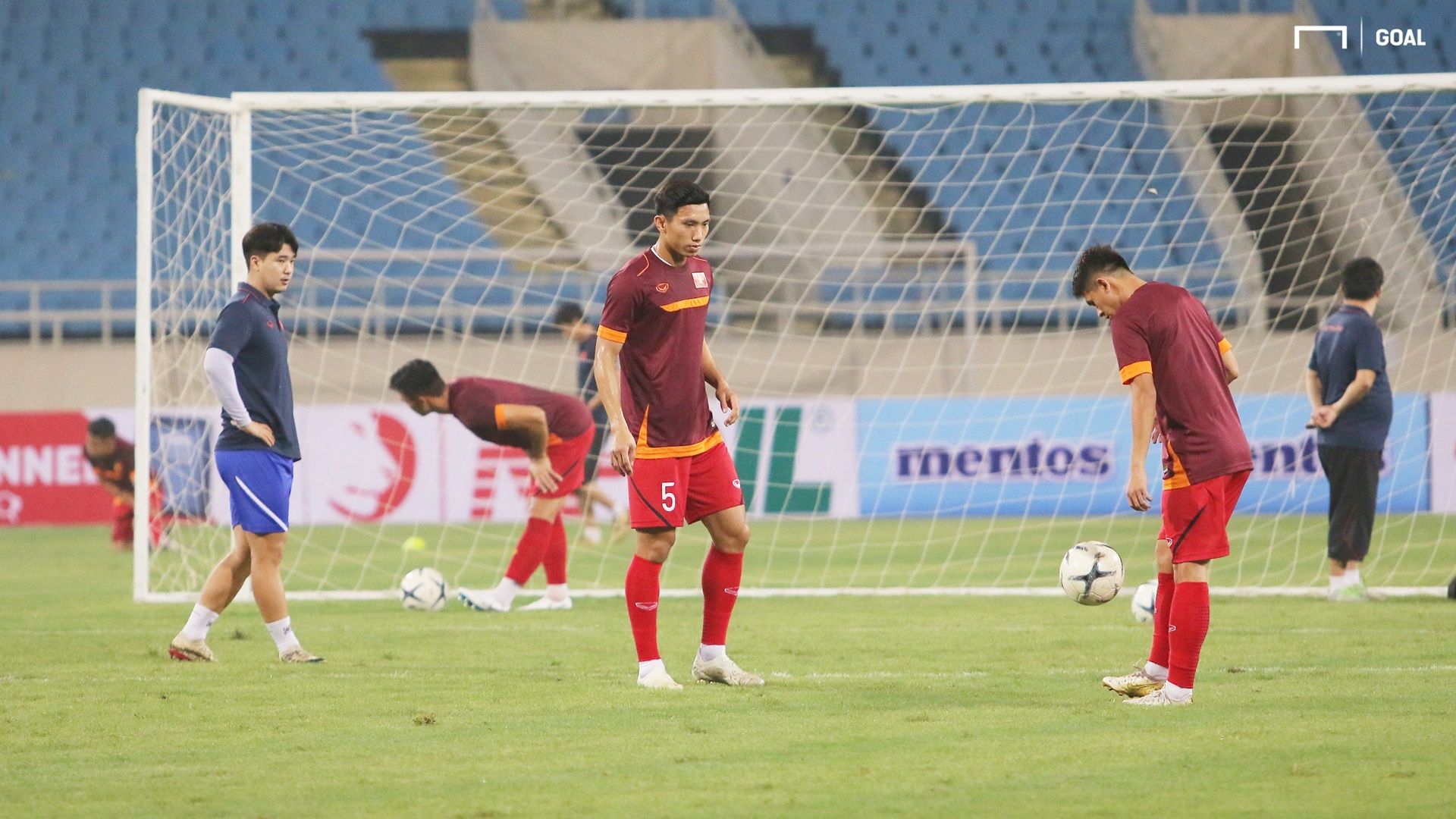 Doan Van Hau | Vietnamese Training Session | 9 October 2019 | My Dinh Stadium. Công Phượng. Văn Hậu. Hoàng Thịnh. Danh sách tập trung ĐT Việt Nam. Đội tuyển Việt Nam. HLV Park Hang-seo. Việt Nam vs Thái Lan. Việt Nam vs UAE. Vòng loại World Cup 2022. Lịch thi đấu ĐT Việt Nam. HLV Park Hang-seo. HLV Park Hang-seo gia hạn hợp đồng. Lịch thi đấu Vòng loại World Cup 2022. Trực tiếp ĐT Việt Nam kênh nào. Việt Nam vs Thái Lan. HLV Akira Nishino. HLV Park Hang-seo. Trực tiếp bóng đá. Kết quả bóng đá. Bóng đá. Lịch thi đấu bóng đá. Chuyển nhượng.