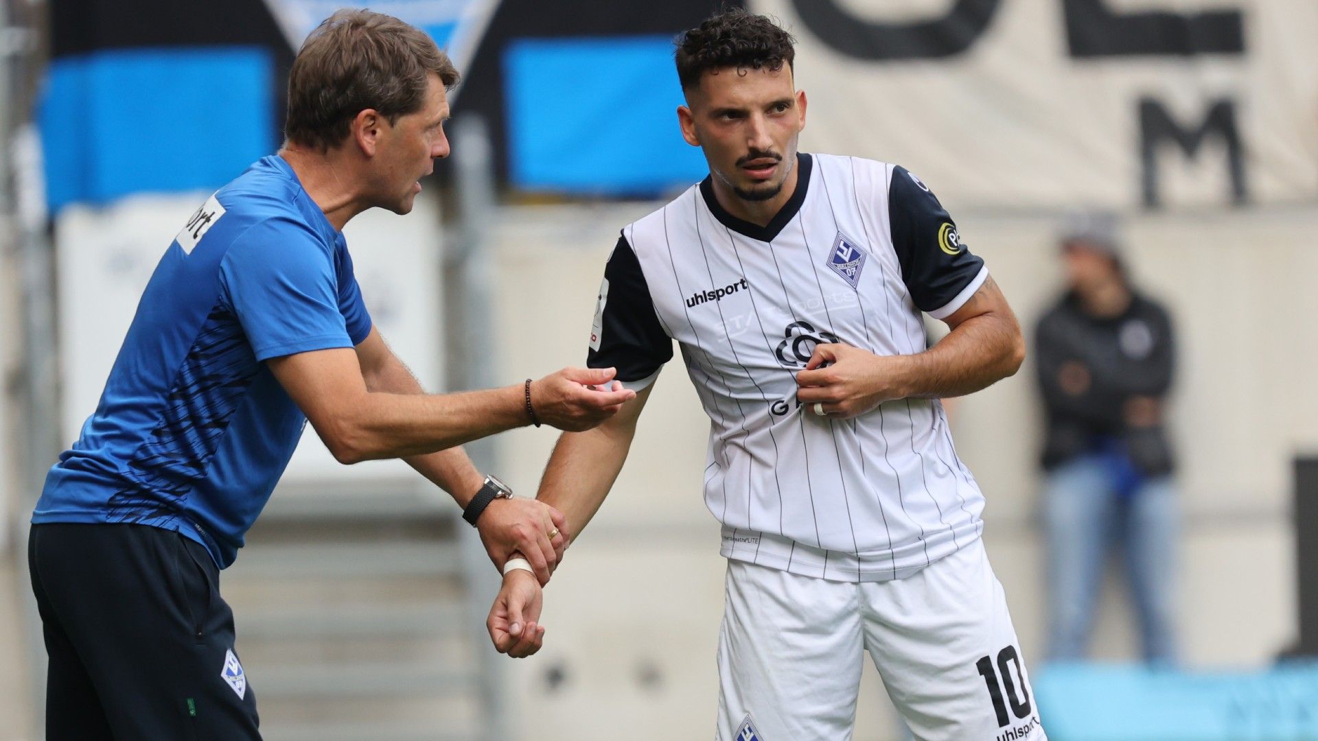 Headcoach Lucy Holtz of Mannheim (L) talks to Arianit Ferati of Mannheim